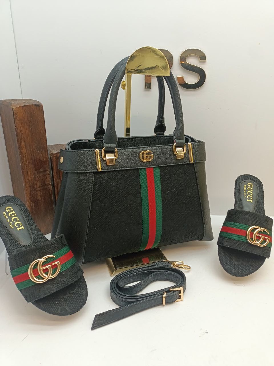 Gucci Terlik Çanta Kombin