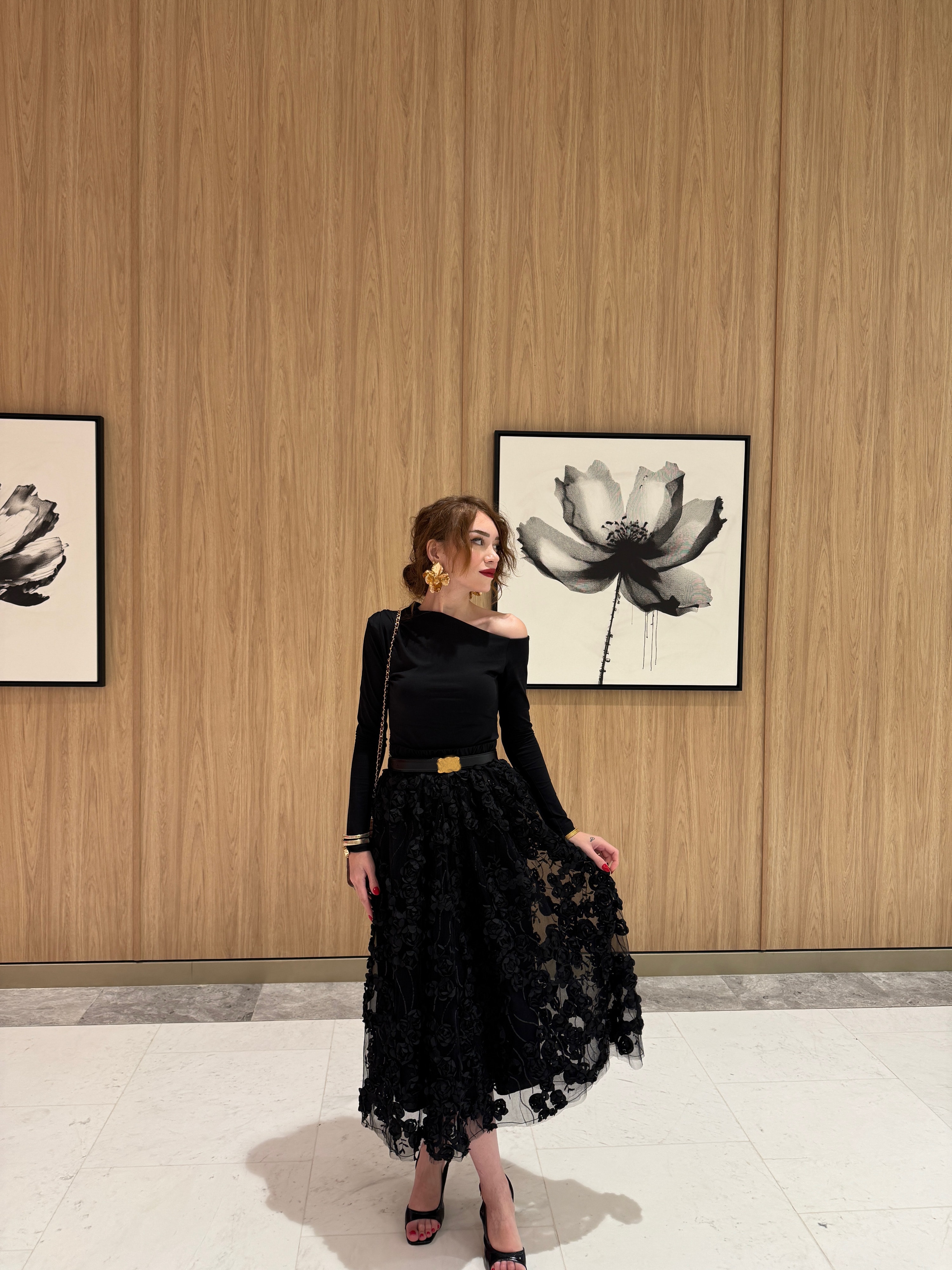 ROSE 3 BOYUTLU ÇİÇEK KABARTMALI TASARIM ETEK ( ÖN SİPARİŞTİR 31 EKİM) - SİYAH