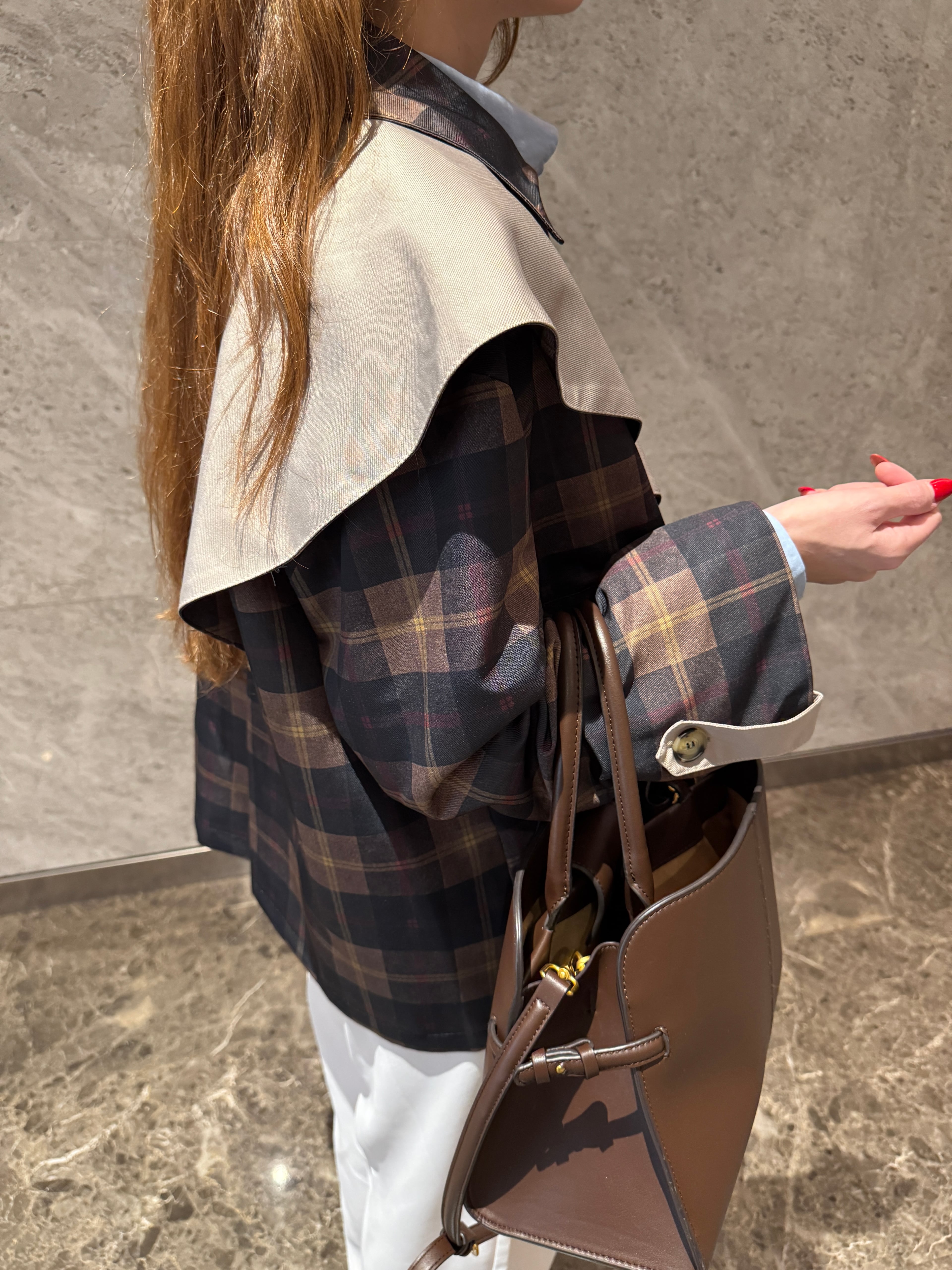 MARKA MODEL FULARLI TRENÇKOT 