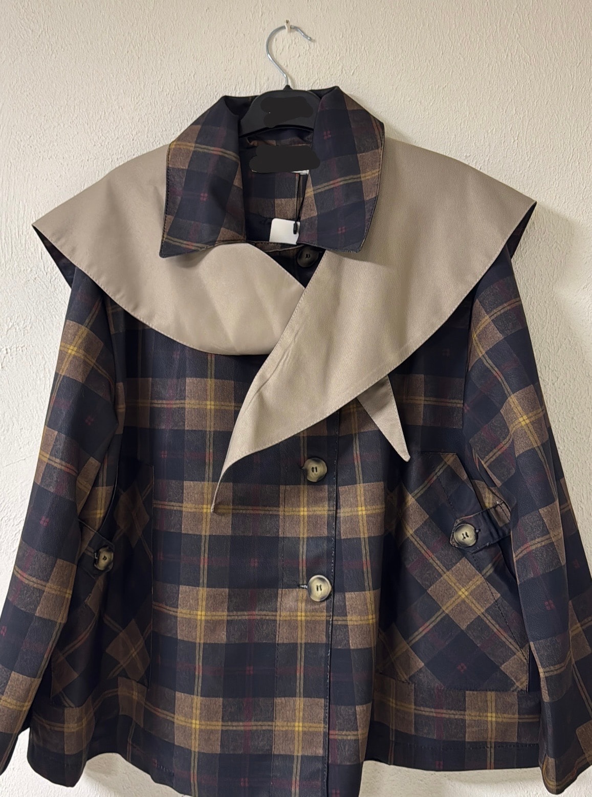 MARKA MODEL FULARLI TRENÇKOT 