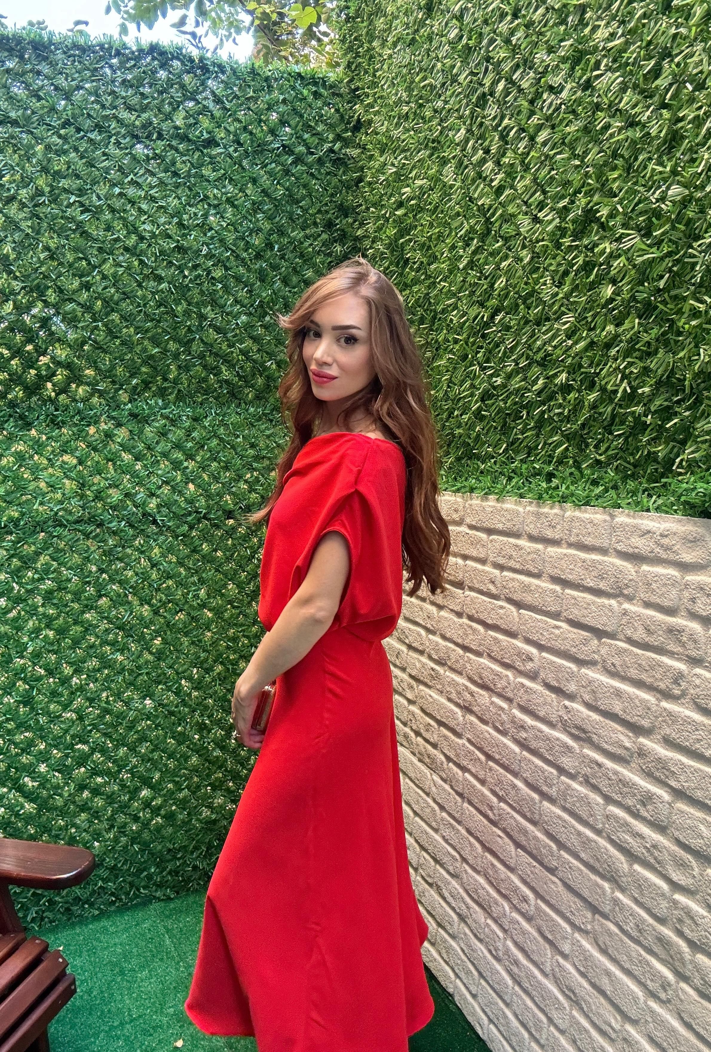MERCAN RENGİ DEGAJE YAKA ELBİSE