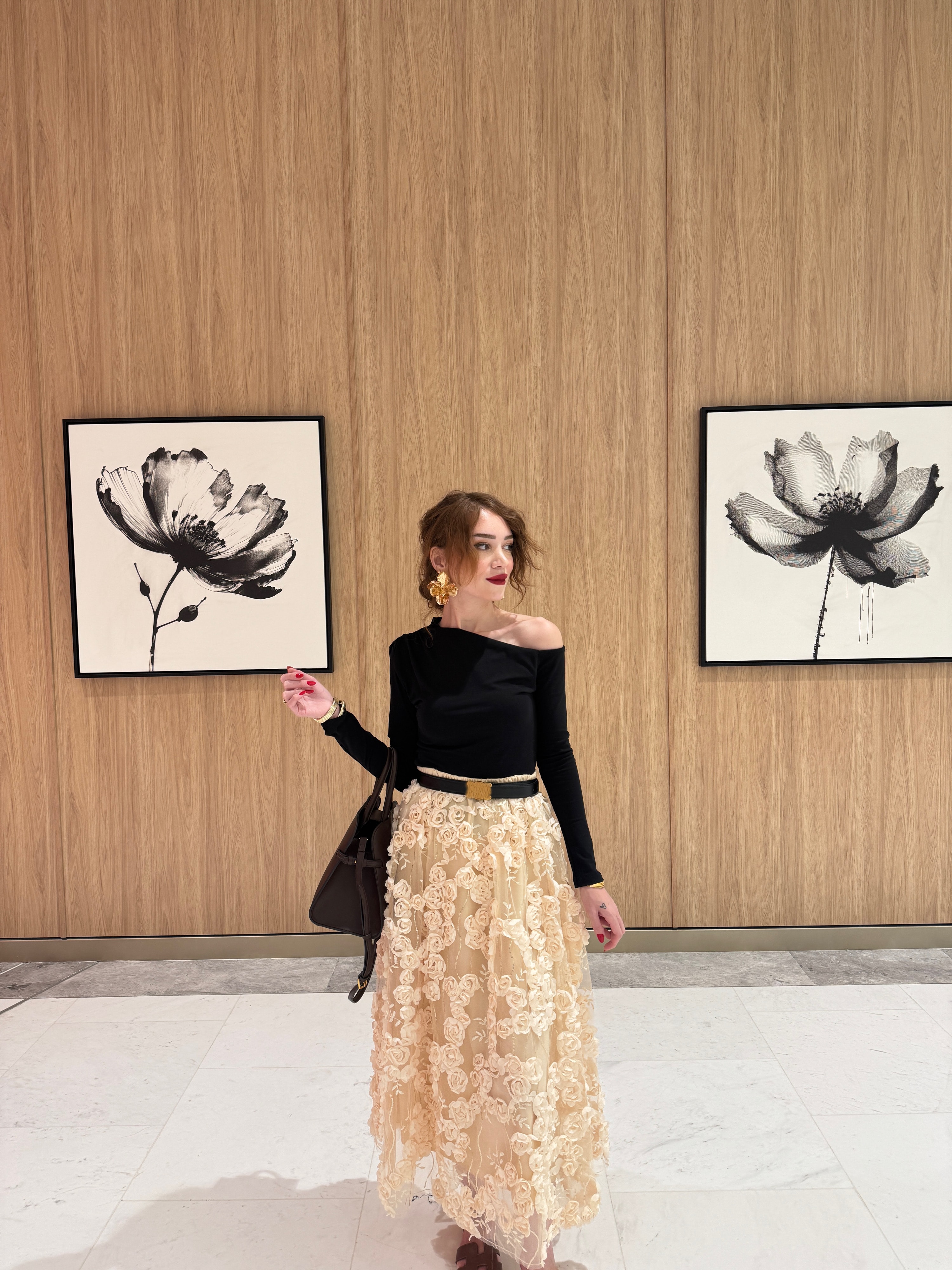 ROSE 3 BOYUTLU ÇİÇEK KABARTMALI TASARIM ETEK ( ÖN SİPARİŞTİR 31 EKİM) - EKRU