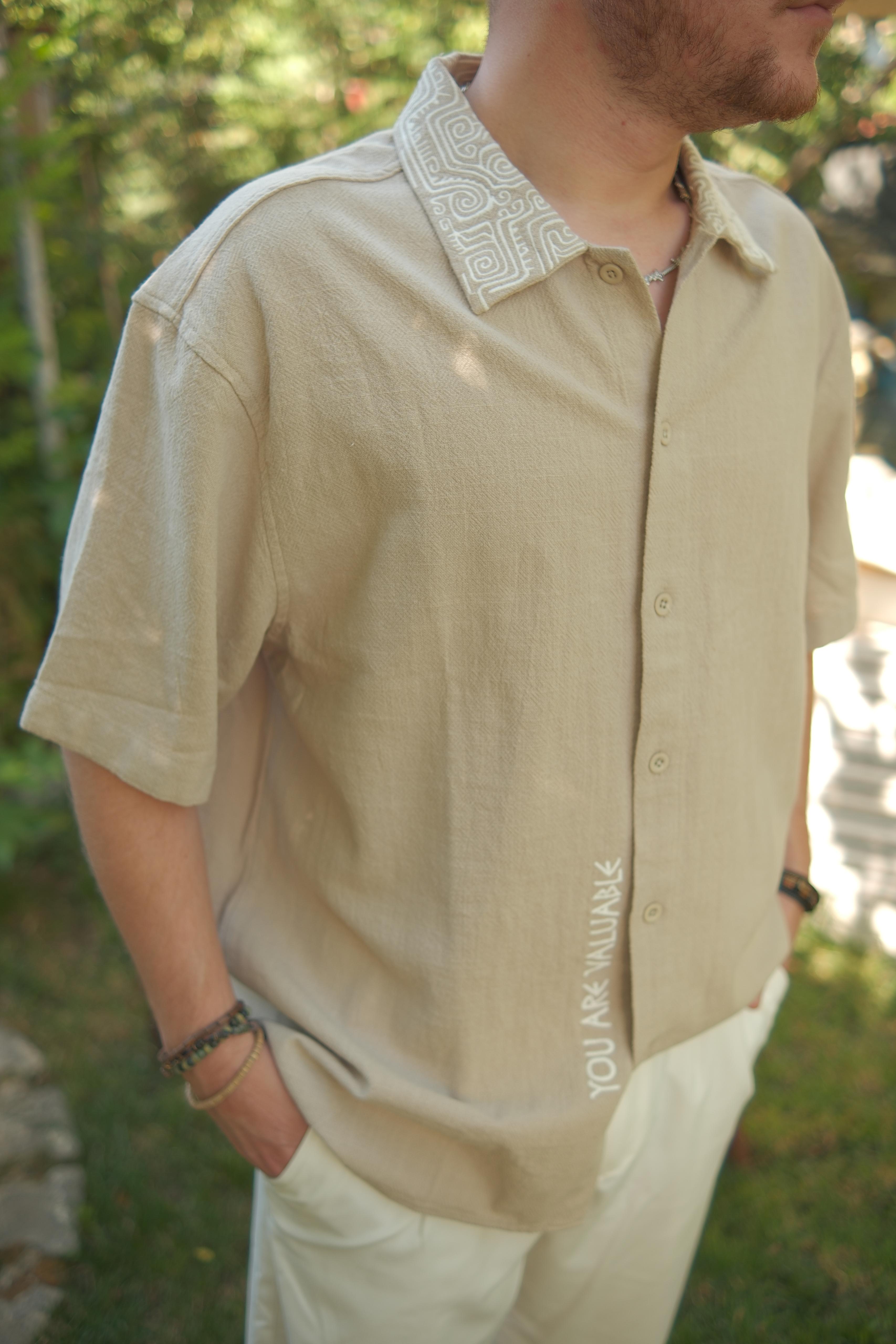 YAKASI NAKIŞLI İTHAL TASARIM GÖMLEK