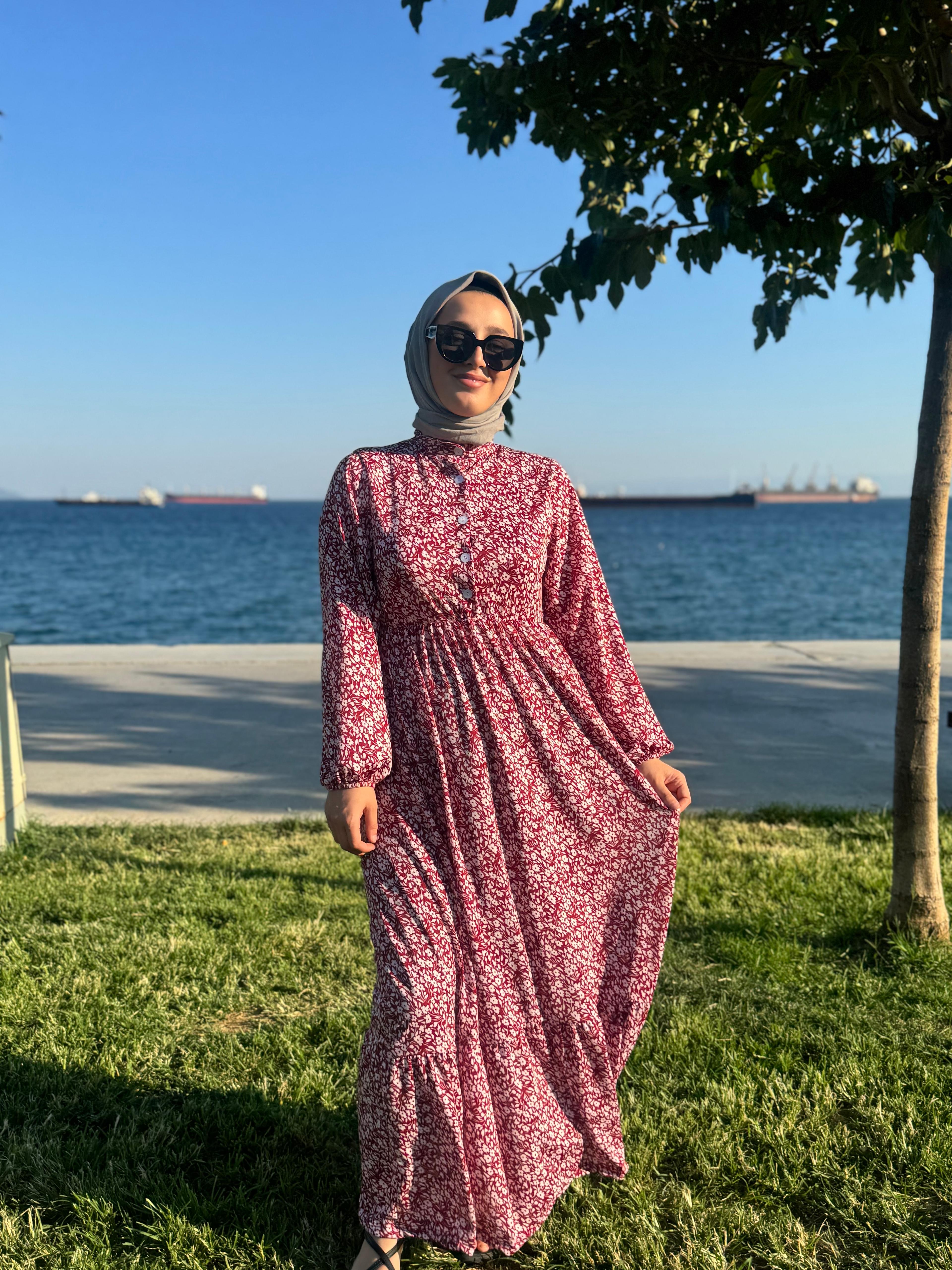 Kırmızı Yaprak Desenli Kadın Elbise