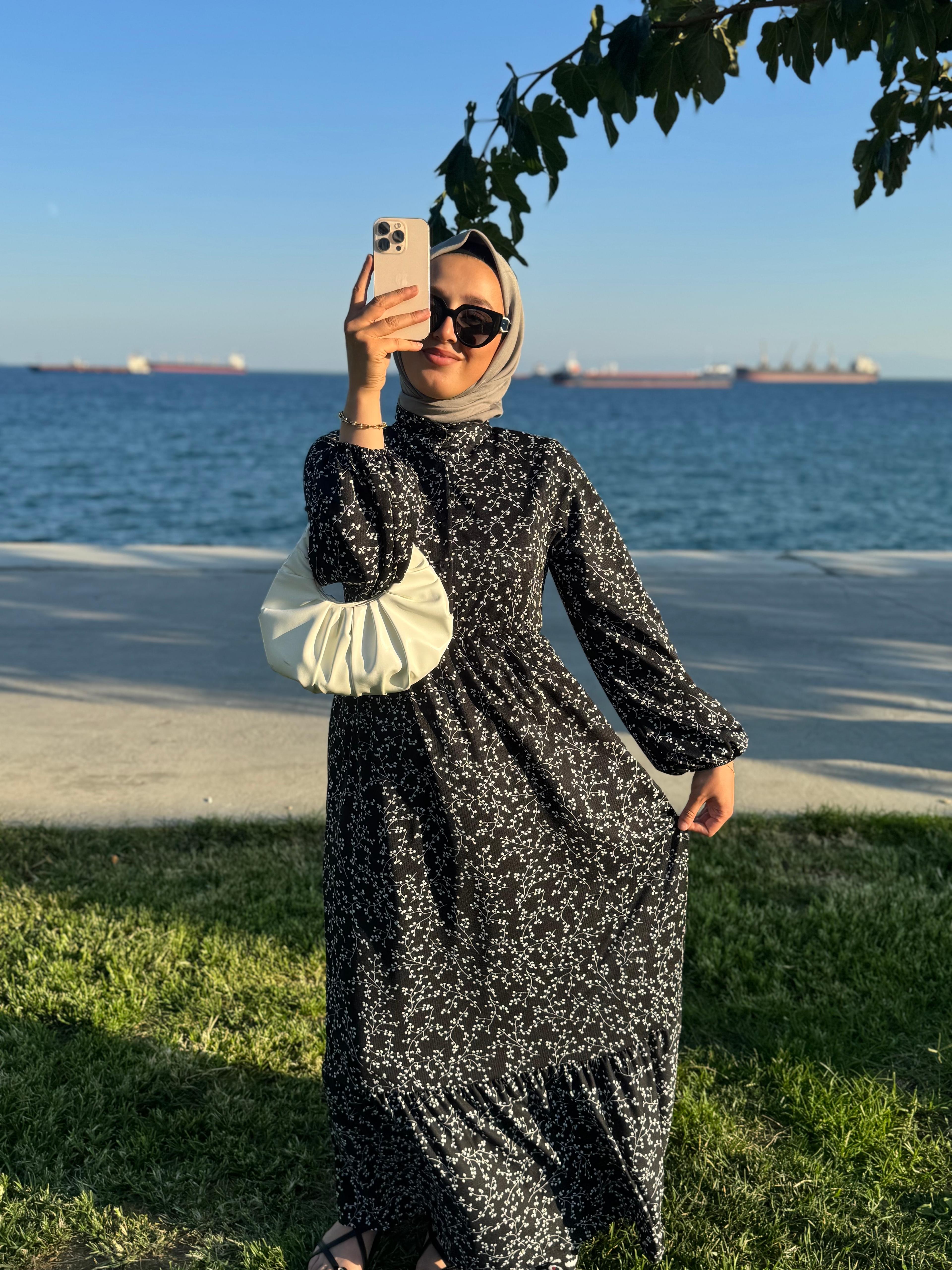 Siyah Zarif Dallar Desenli Kadın Elbise