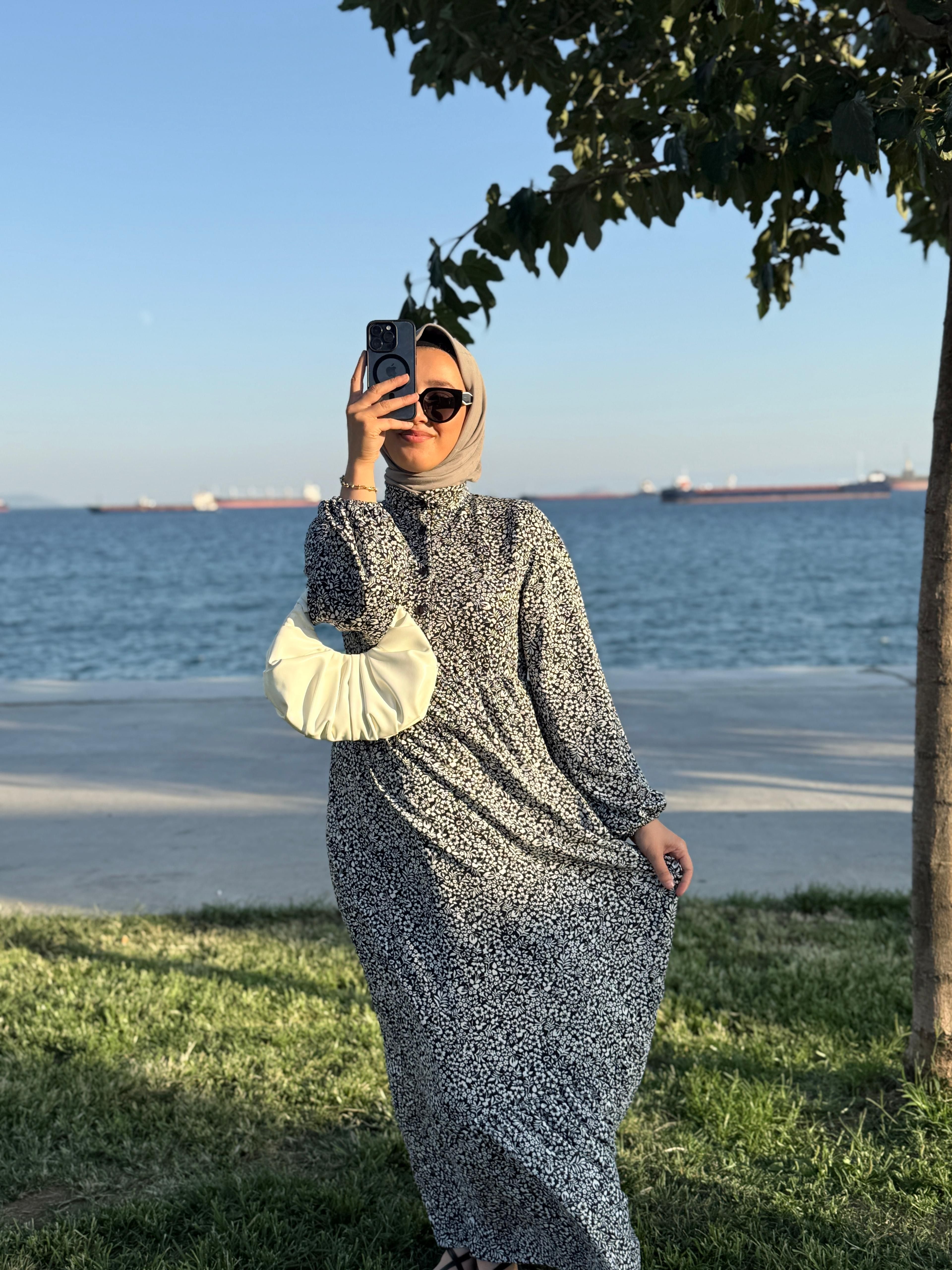 Siyah Çiçek Desenli Kadın Elbise