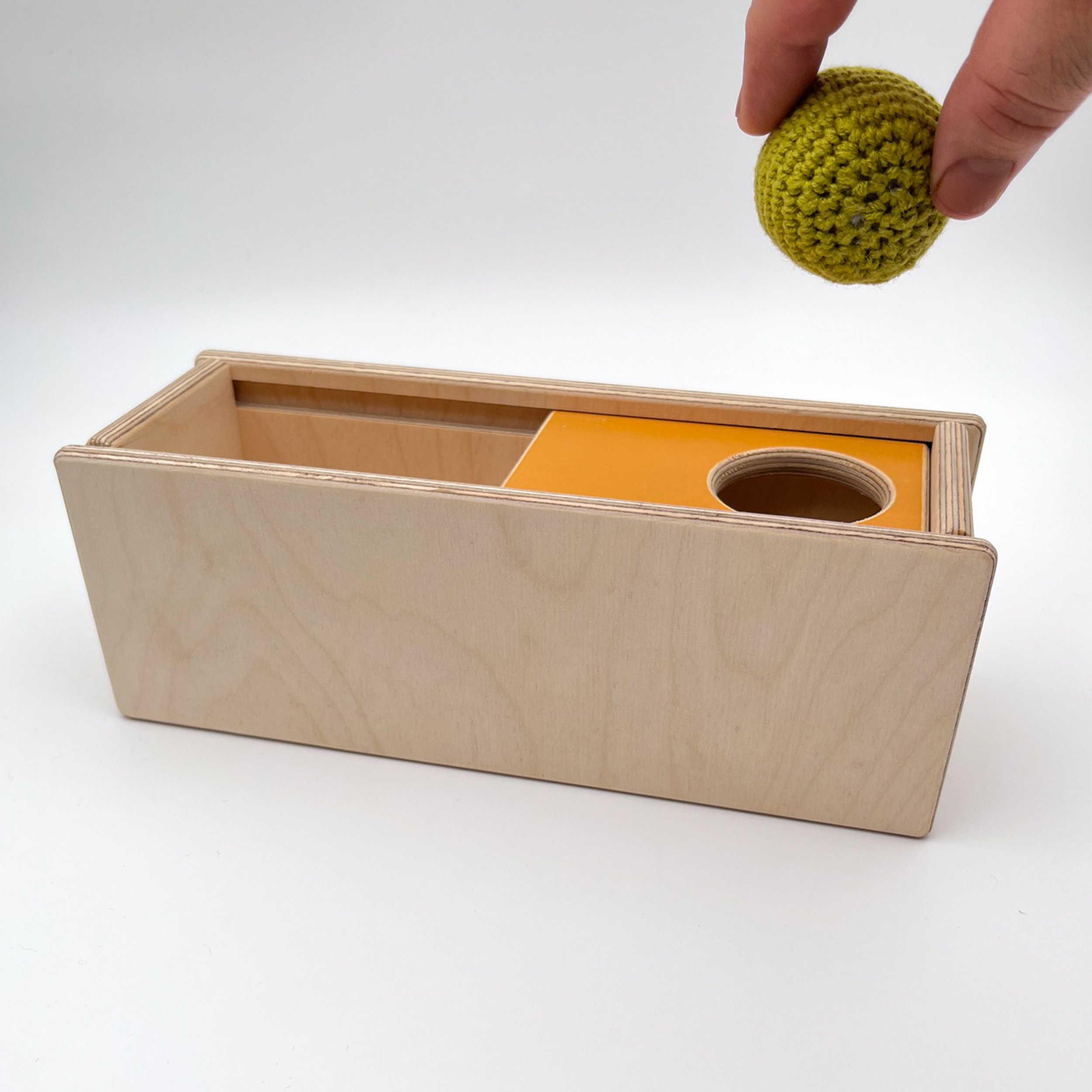 Montessori Üstten Sürgülü Kutu Oyuncağı, Nesne Kalıcılığı Kutusu