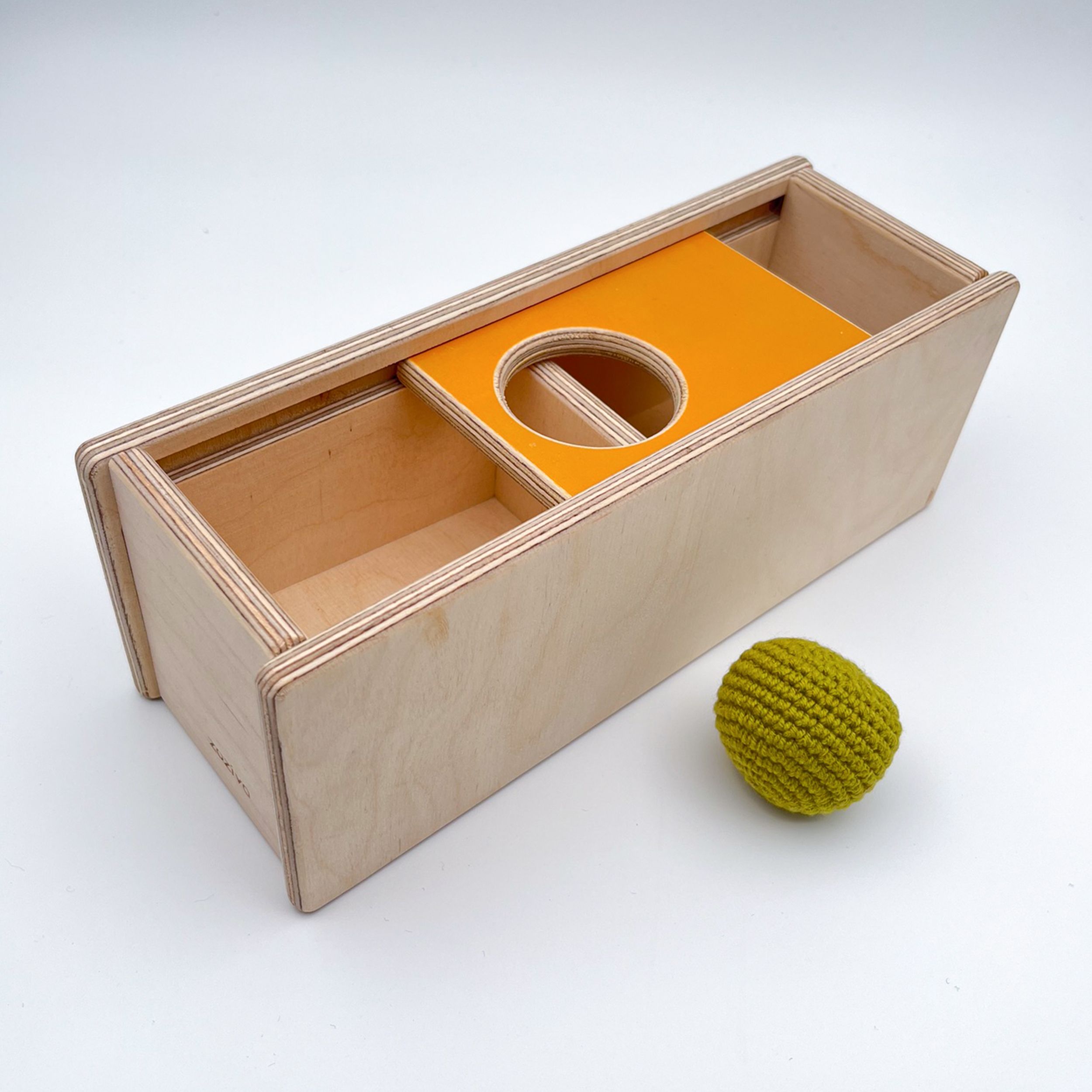 Montessori Üstten Sürgülü Kutu Oyuncağı, Nesne Kalıcılığı Kutusu