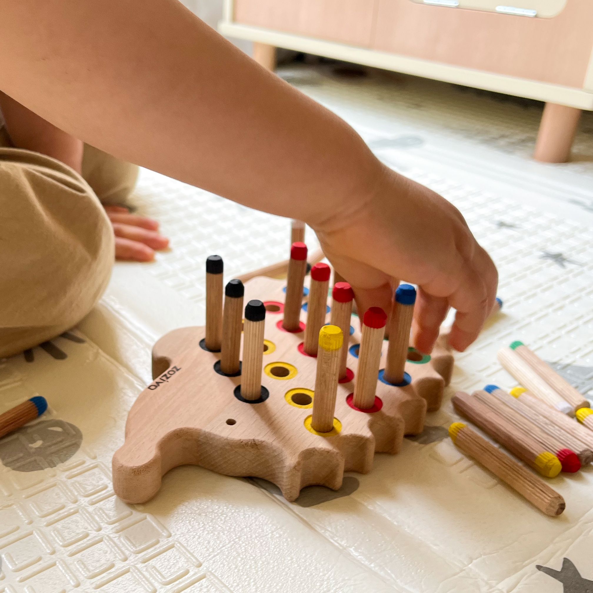 Montessori Eğitici Ahşap Oyuncak – Tak Çıkar Renkli Ahşap Kirpi Oyuncak