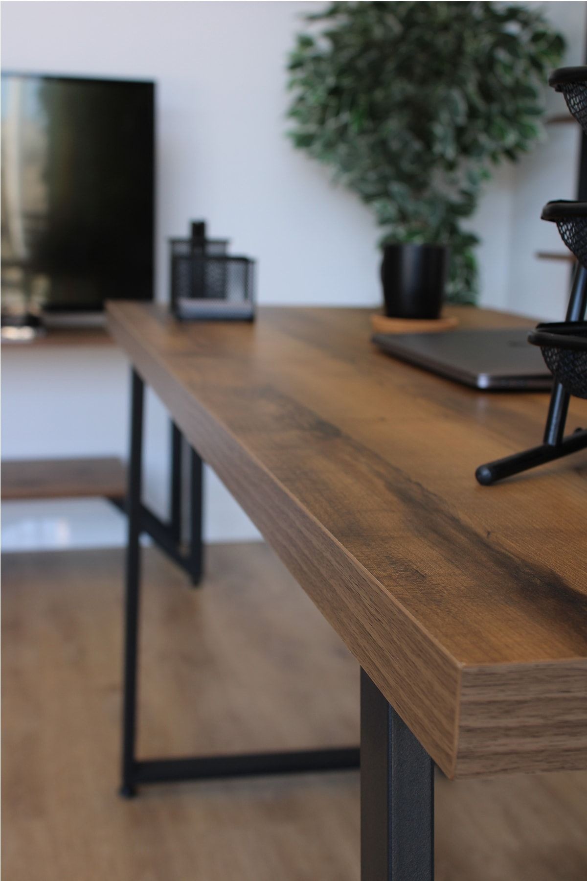 Metal Ayaklı Ceviz Renk Çalışma-ders-bilgisayar-ofis Masası Çok Amaçlı Masa
