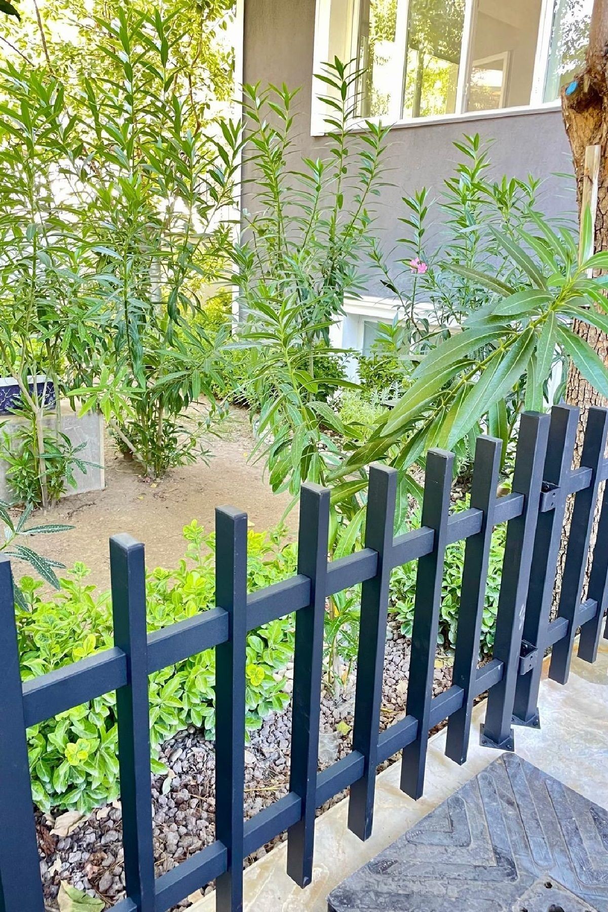 Dekoratif Bahçe Çiti 1 Metre Duvar Çiti Metal Siyah Peyzaj Koruma