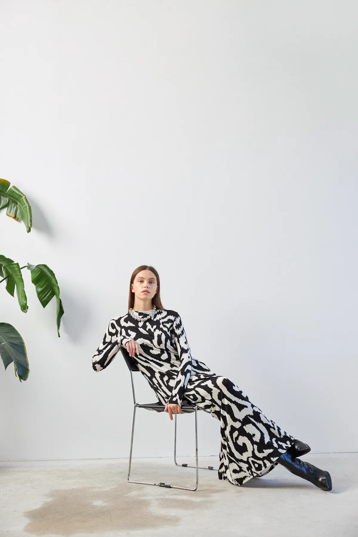 Siyah Beyaz Desenli Yarım Balıkçı Yaka Uzun Kollu Elbise