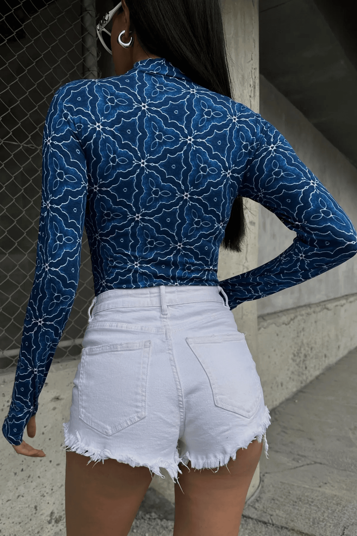 Mavi Batik Üçgen Çiçek Desenli Parmak Detaylı Body