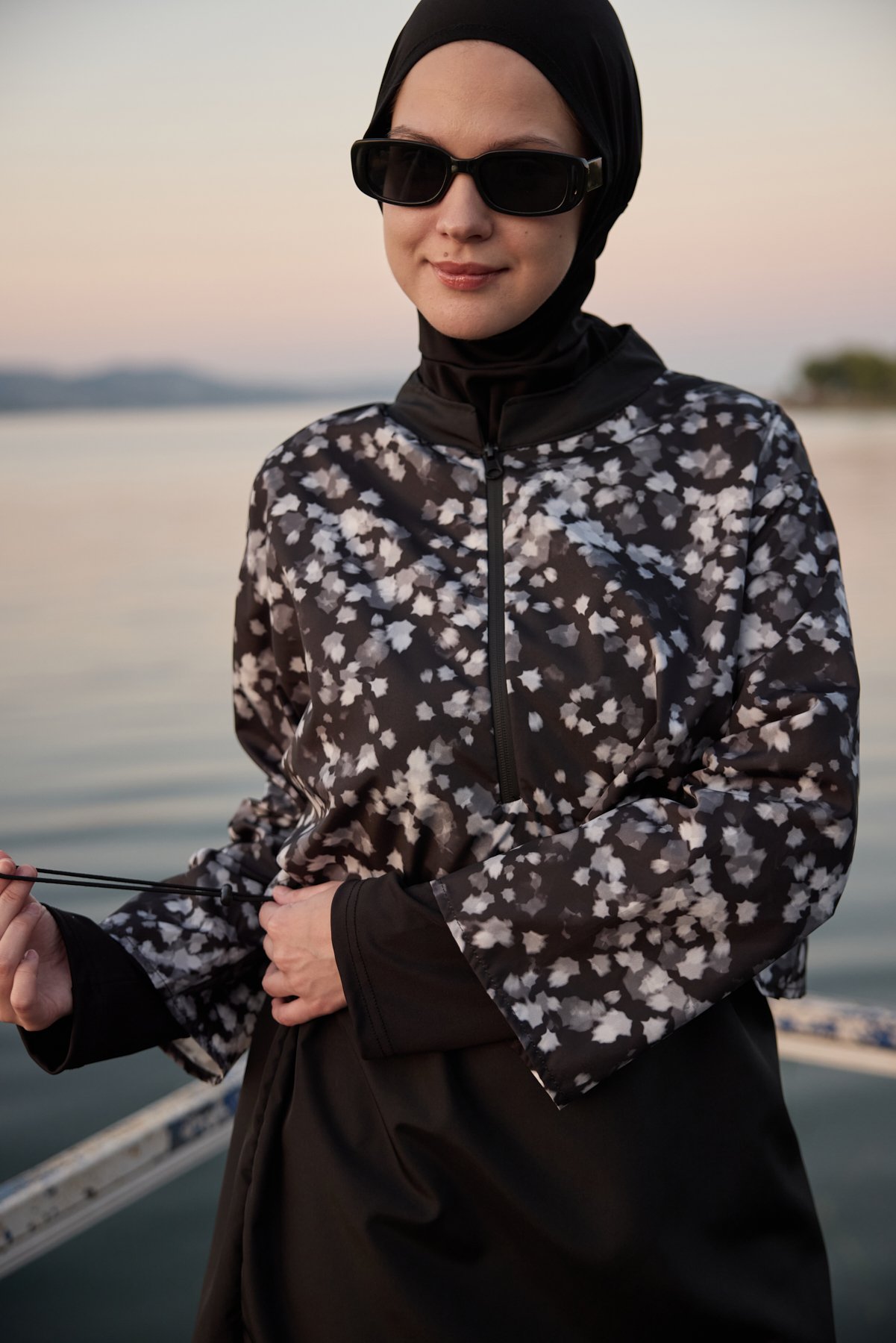 PIRILTI PARAŞÜT KUMAŞ 3'LÜ TESETTÜR MAYO 