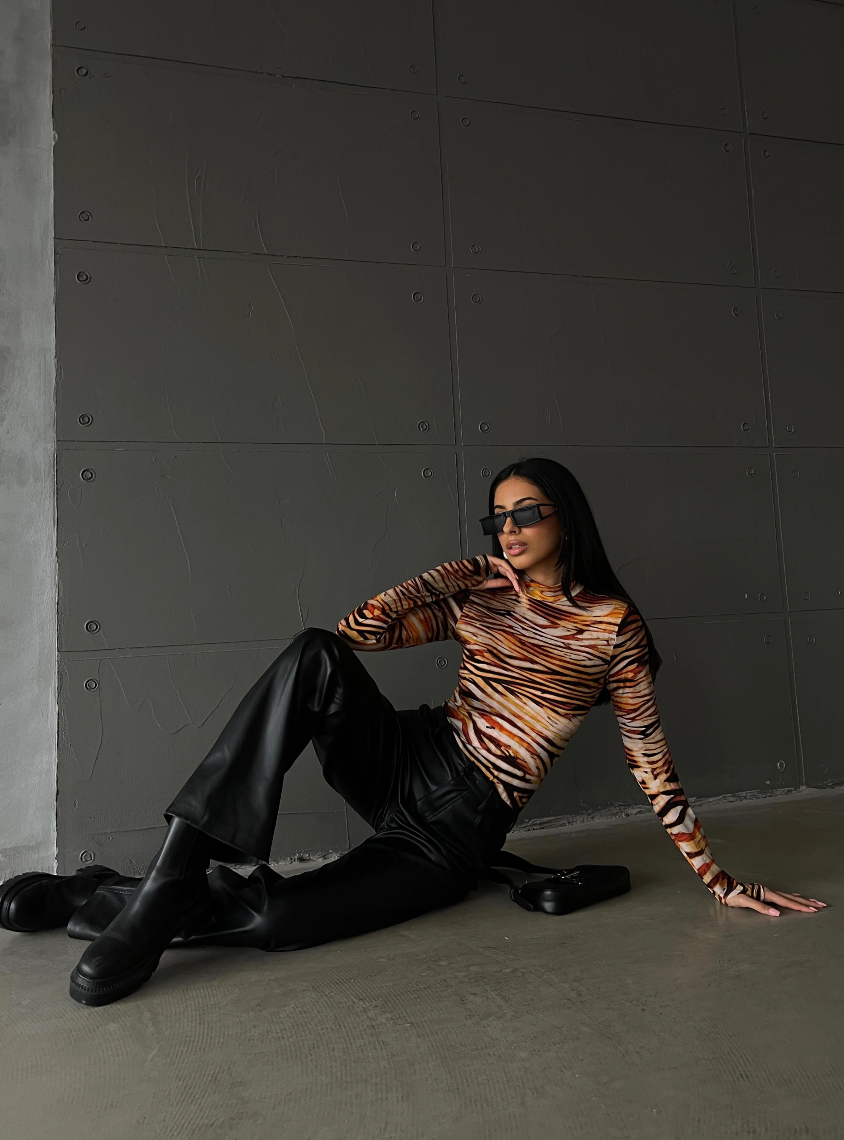 Turuncu Yatay Desenli Parmak Detaylı Body