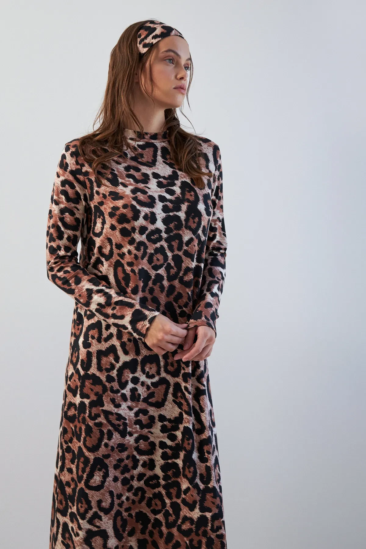 Yoğun Leopar Desenli Yarım Balıkçı Yaka Uzun Kollu Elbise