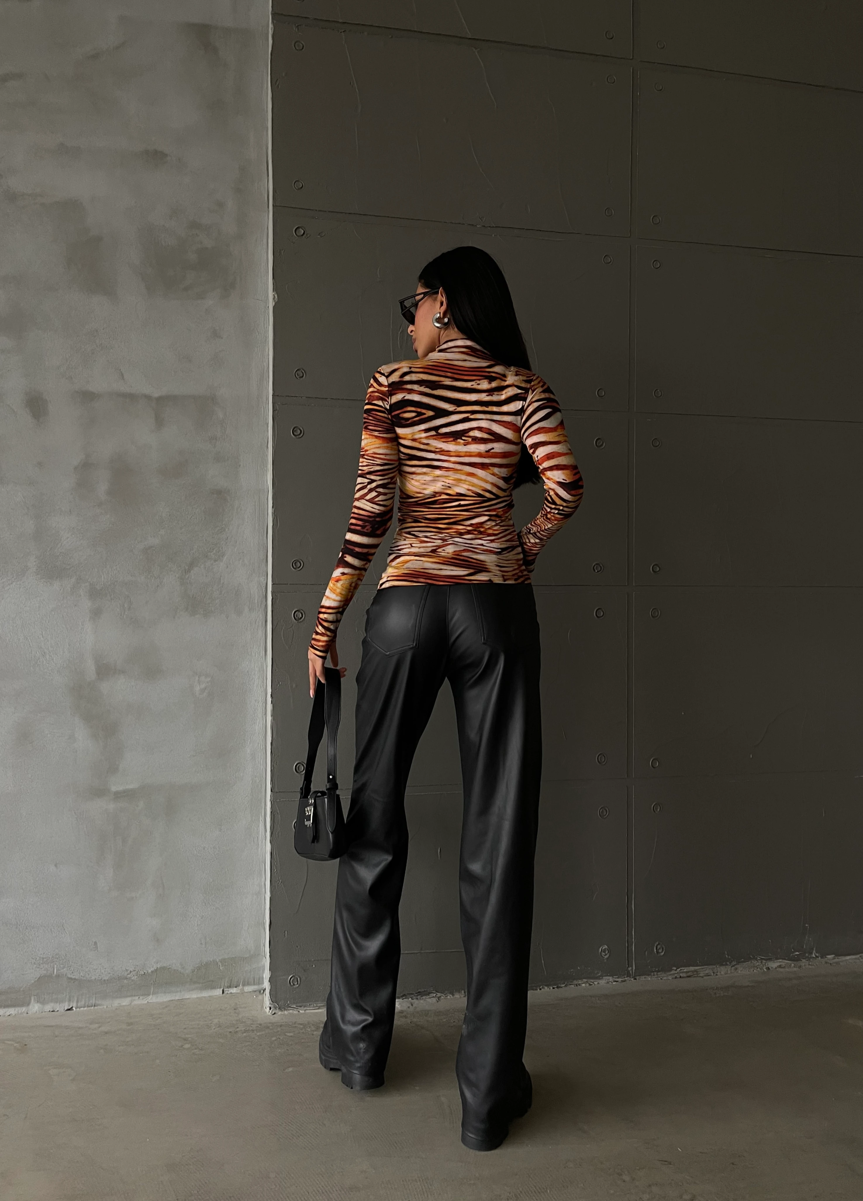 Turuncu Yatay Desenli Parmak Detaylı Body