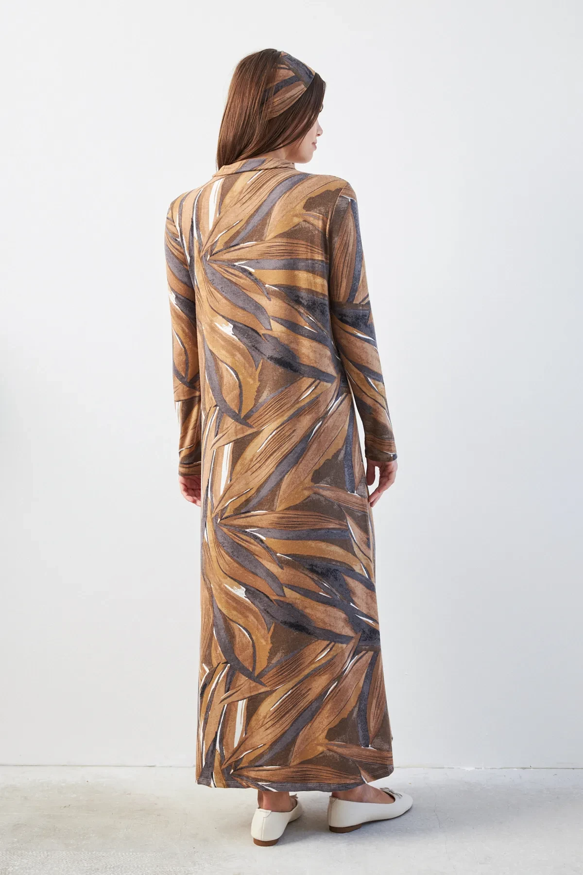 Mocha Uzun Yaprak Desenli Yarım Balıkçı Yaka Uzun Kollu Elbise