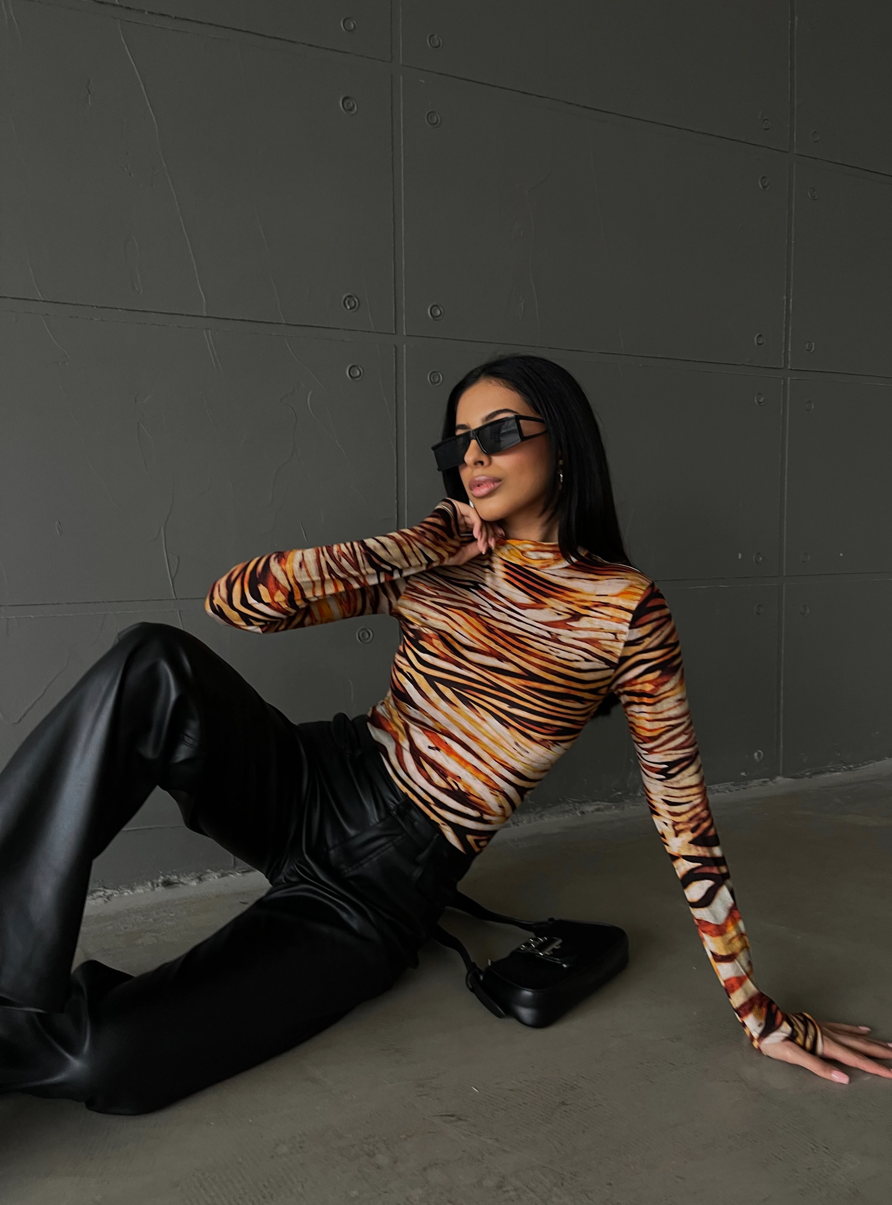 Turuncu Yatay Desenli Parmak Detaylı Body