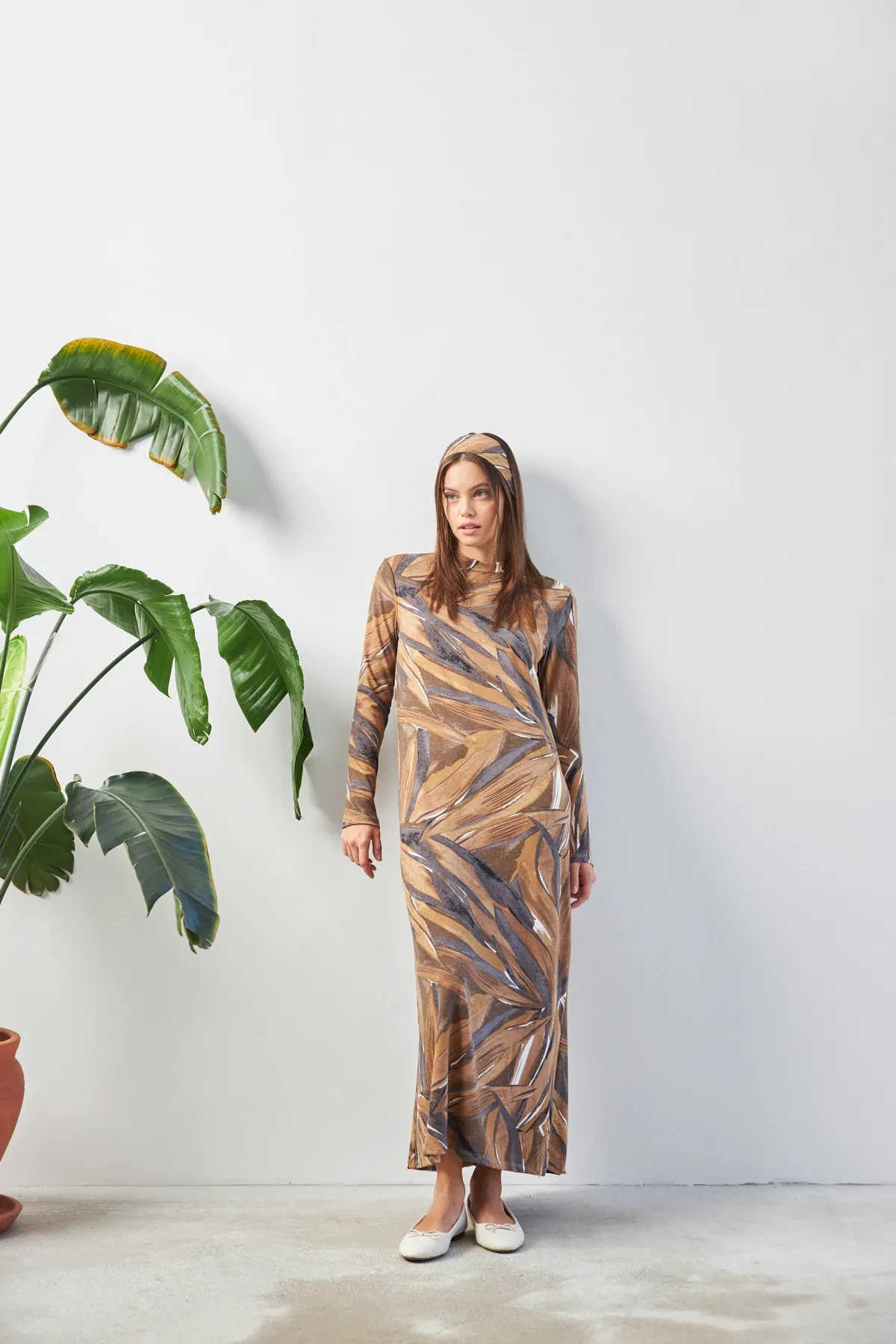 Mocha Uzun Yaprak Desenli Yarım Balıkçı Yaka Uzun Kollu Elbise