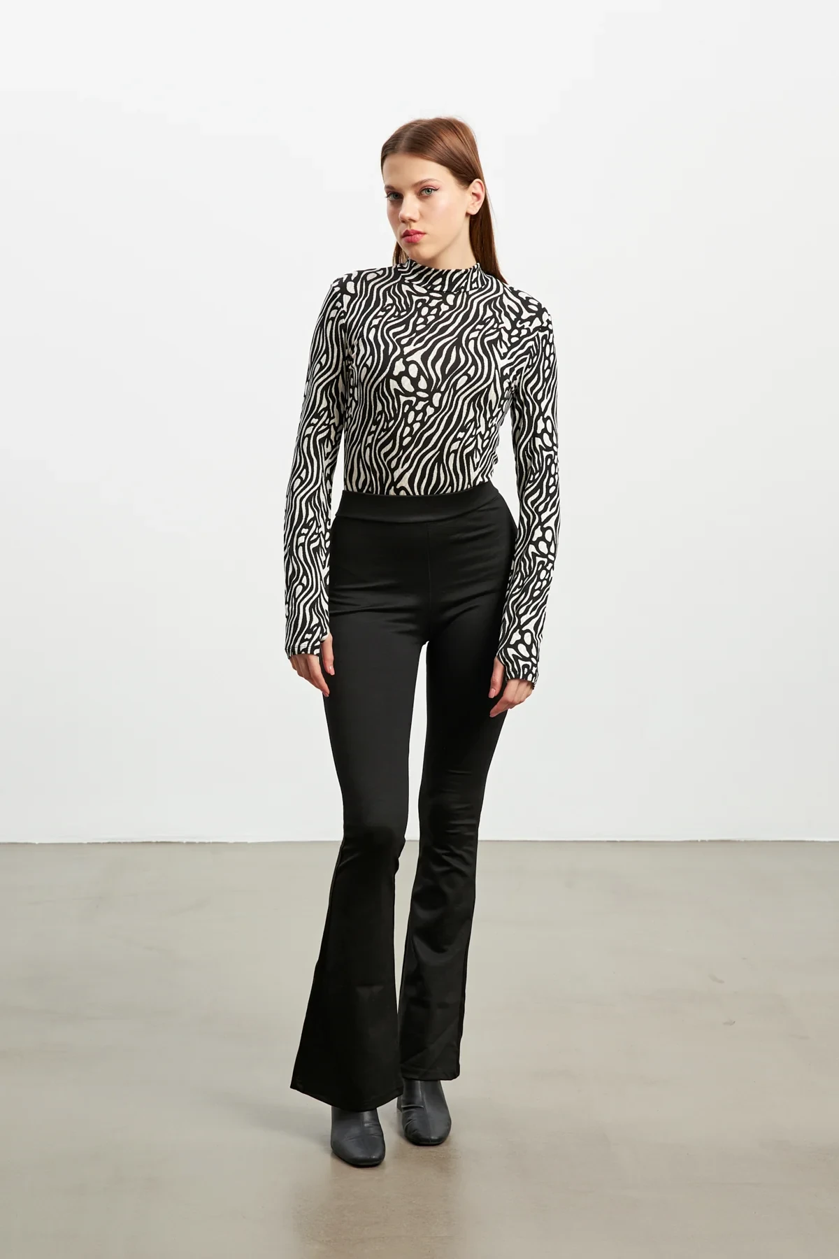 Bej Geçişli Zebra Desenli Parmak Detaylı Body