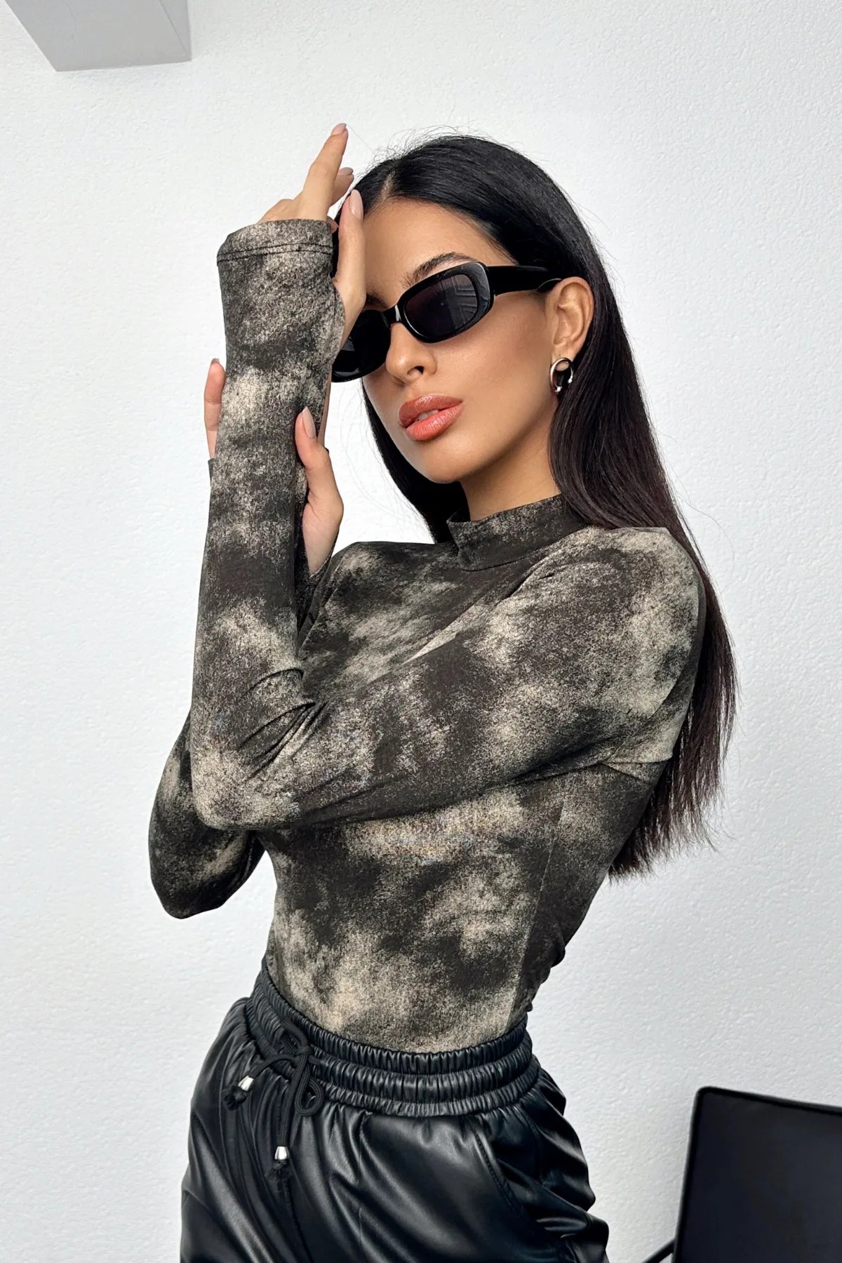 Füme Baskı Desenli Parmak Detaylı Body