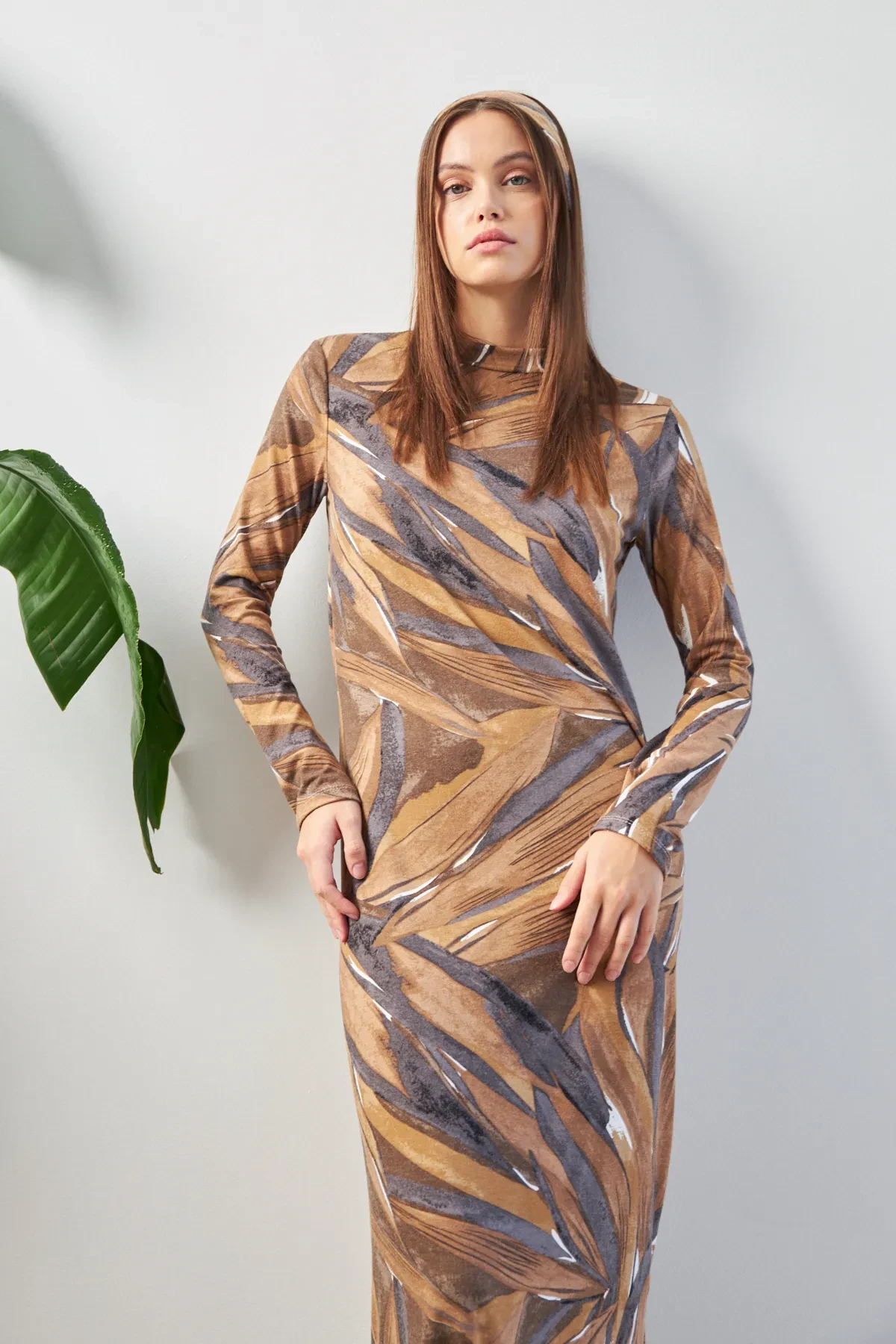 Mocha Uzun Yaprak Desenli Yarım Balıkçı Yaka Uzun Kollu Elbise