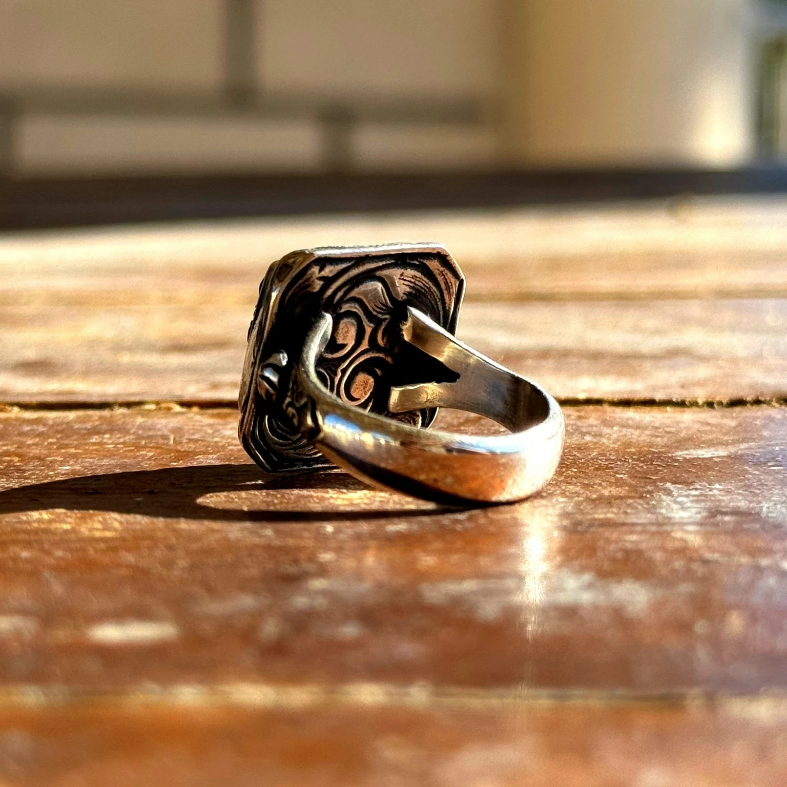 Kare Oyma İşçilikli Siyah Opal Taşlı 925 Ayar Gümüş Yüzük