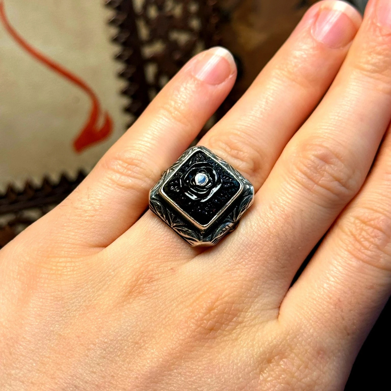 Kare Oyma İşçilikli Siyah Opal Taşlı 925 Ayar Gümüş Yüzük