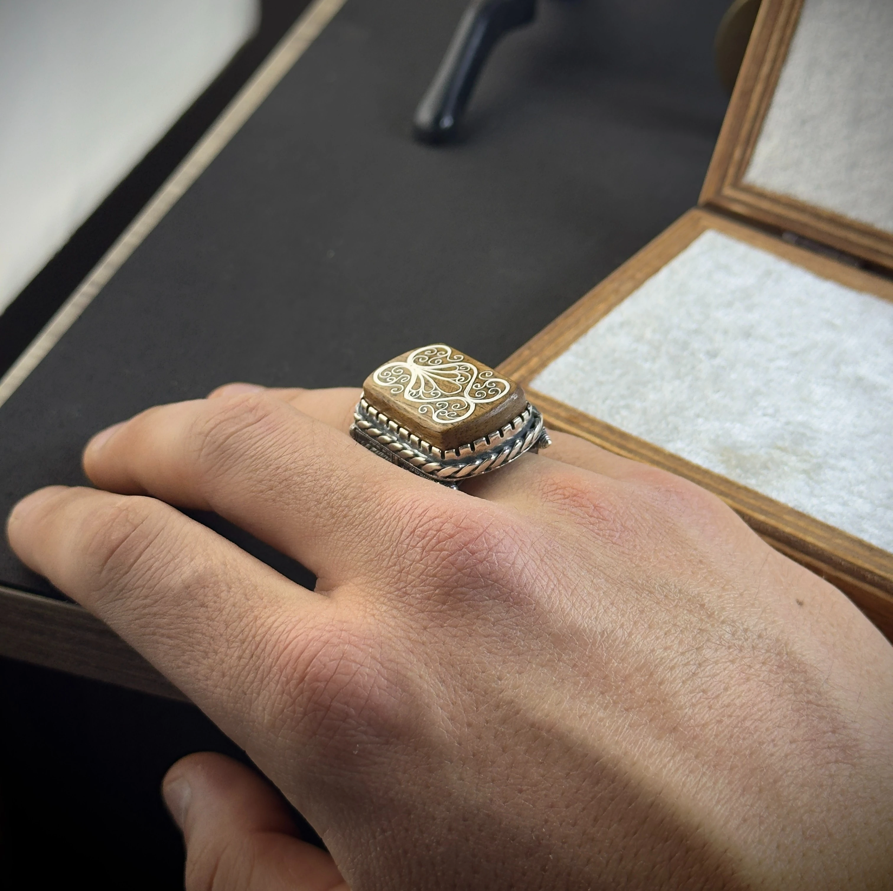 Geçmişten Gelen Ustalık– Eski Usul Telkari İşcilikli 925 Ayar Gümüş Yüzük