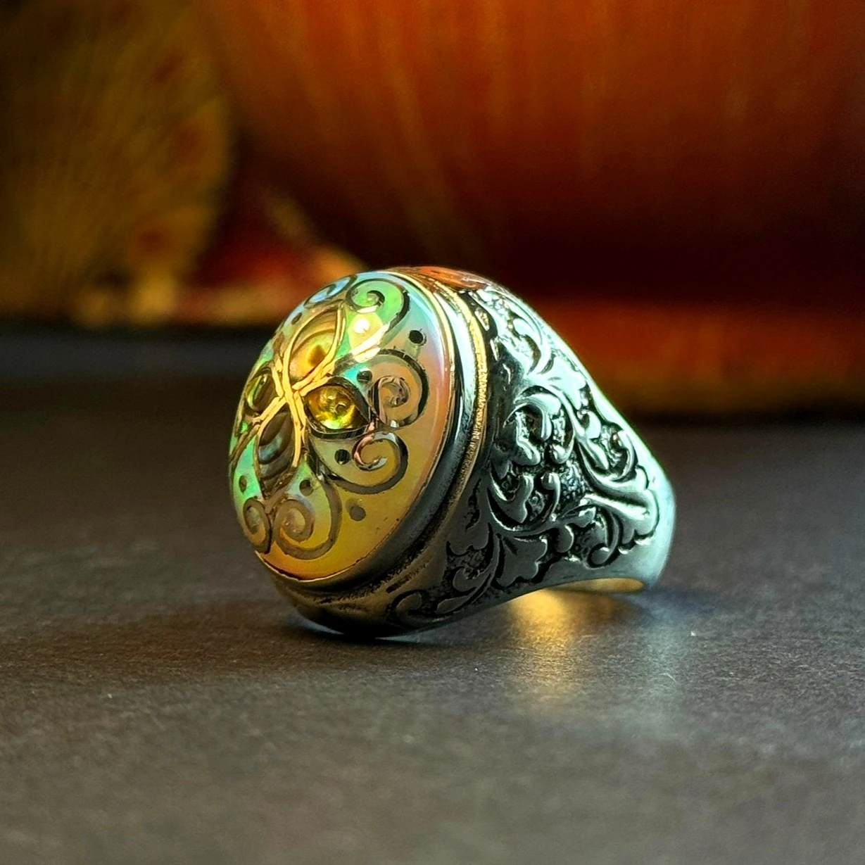 Abalon Sedef Kakma Telkari İşcilikli Beyaz Opal 925 Ayar Gümüş Yüzük