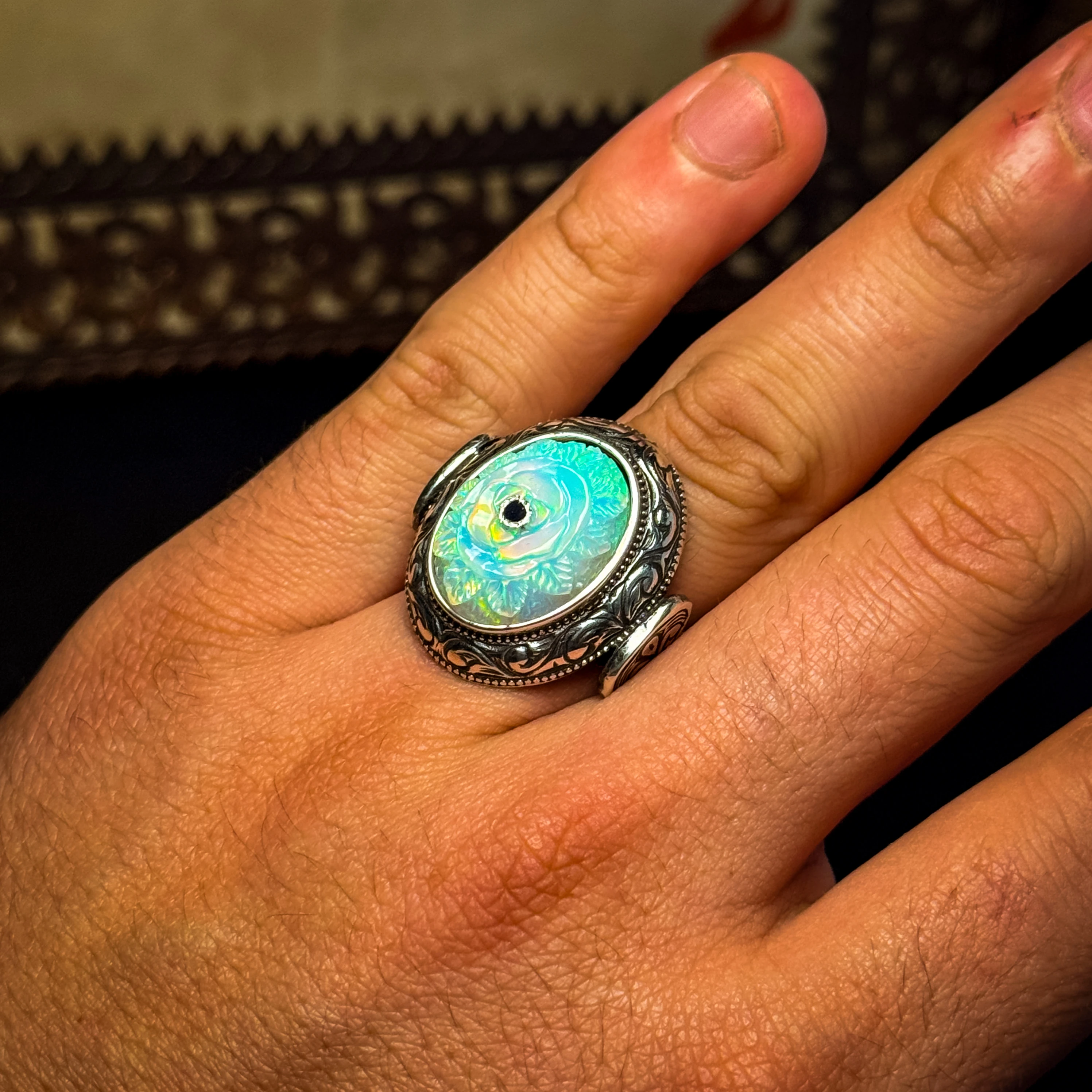 Nakkaş Oyma İşçilikli Opal Taşlı 925 Ayar Gümüş Yüzük