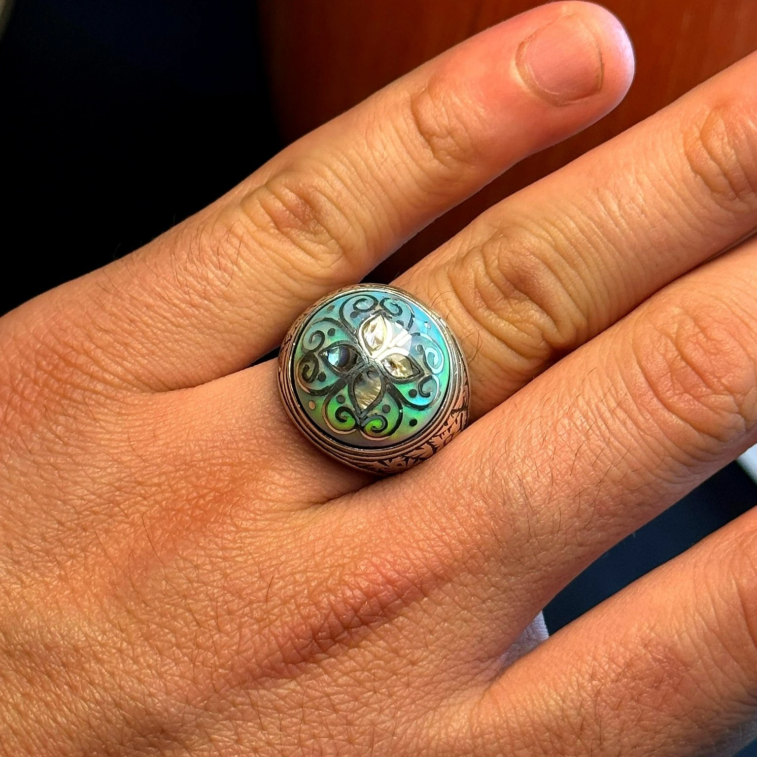 Abalon Sedef Kakma ve Telkari İşçilikli Beyaz Opal 925 Ayar Gümüş Yüzük