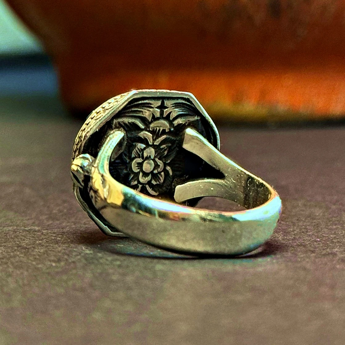 Oyma Nakkaş İşçilikli Siyah Opal Taşlı 925 Ayar Gümüş Yüzük