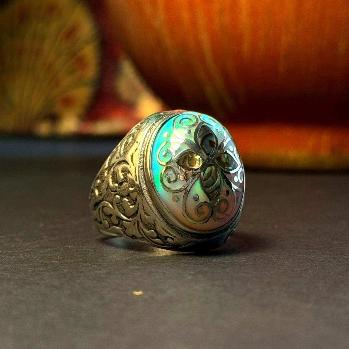 Abalon Sedef Kakma Telkari İşcilikli Beyaz Opal 925 Ayar Gümüş Yüzük