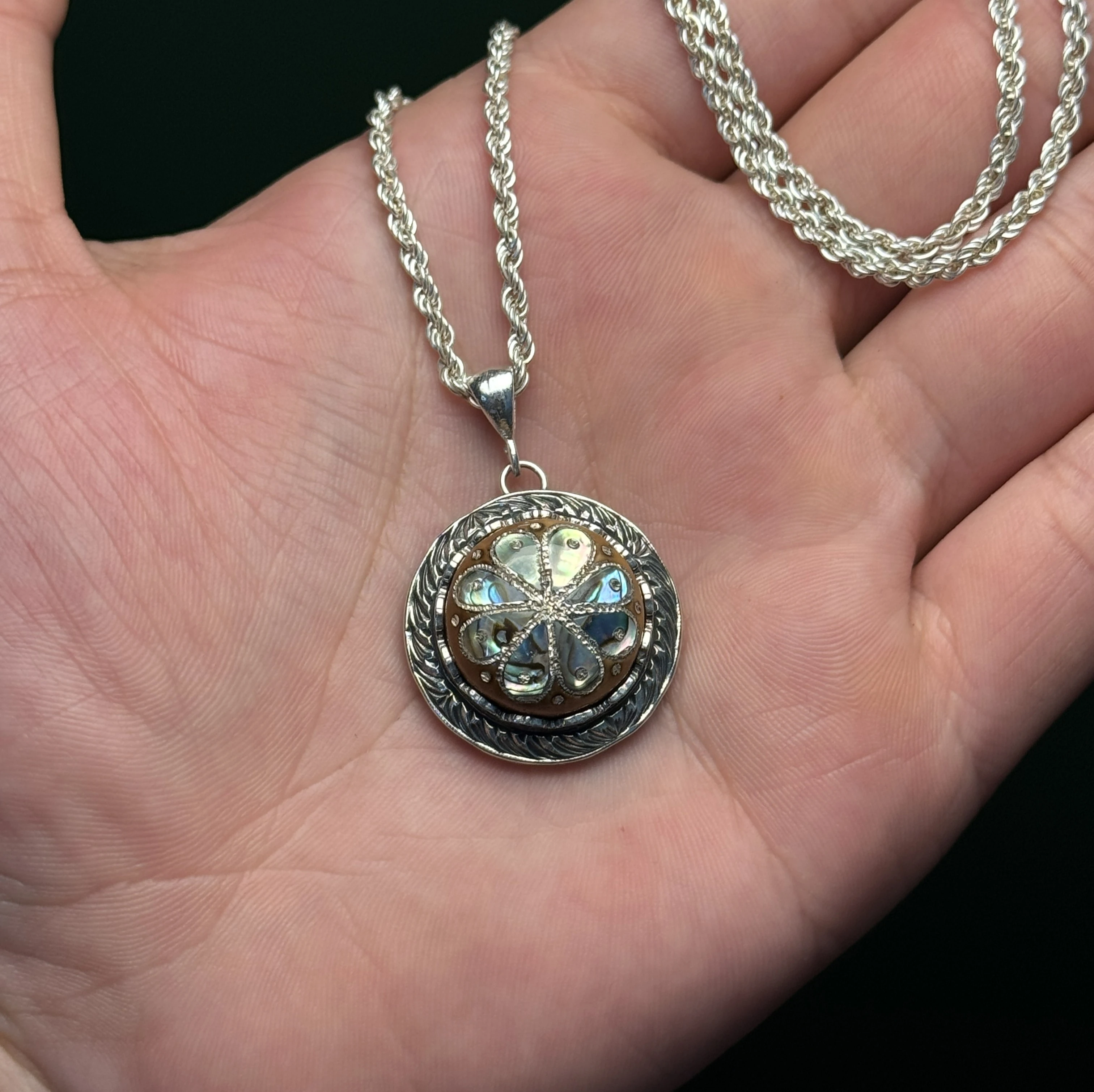 Kuka Üzerine Abalon Sedef Kakmalı 925 Ayar Gümüş Telkari Kolyе