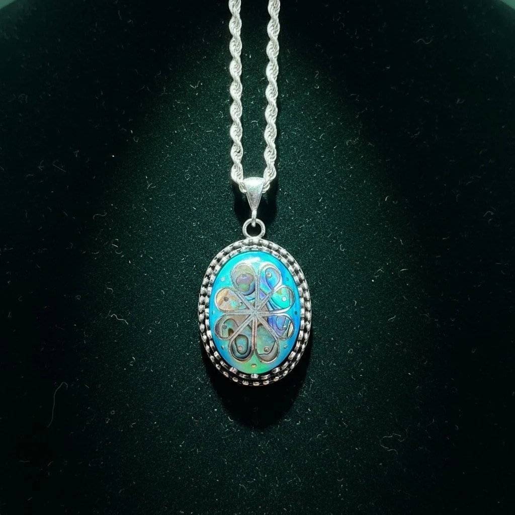 Beyaz Opal Üzeri Abalon Sedef Kakma & 1000 Ayar Gümüş Telkari Kolyе