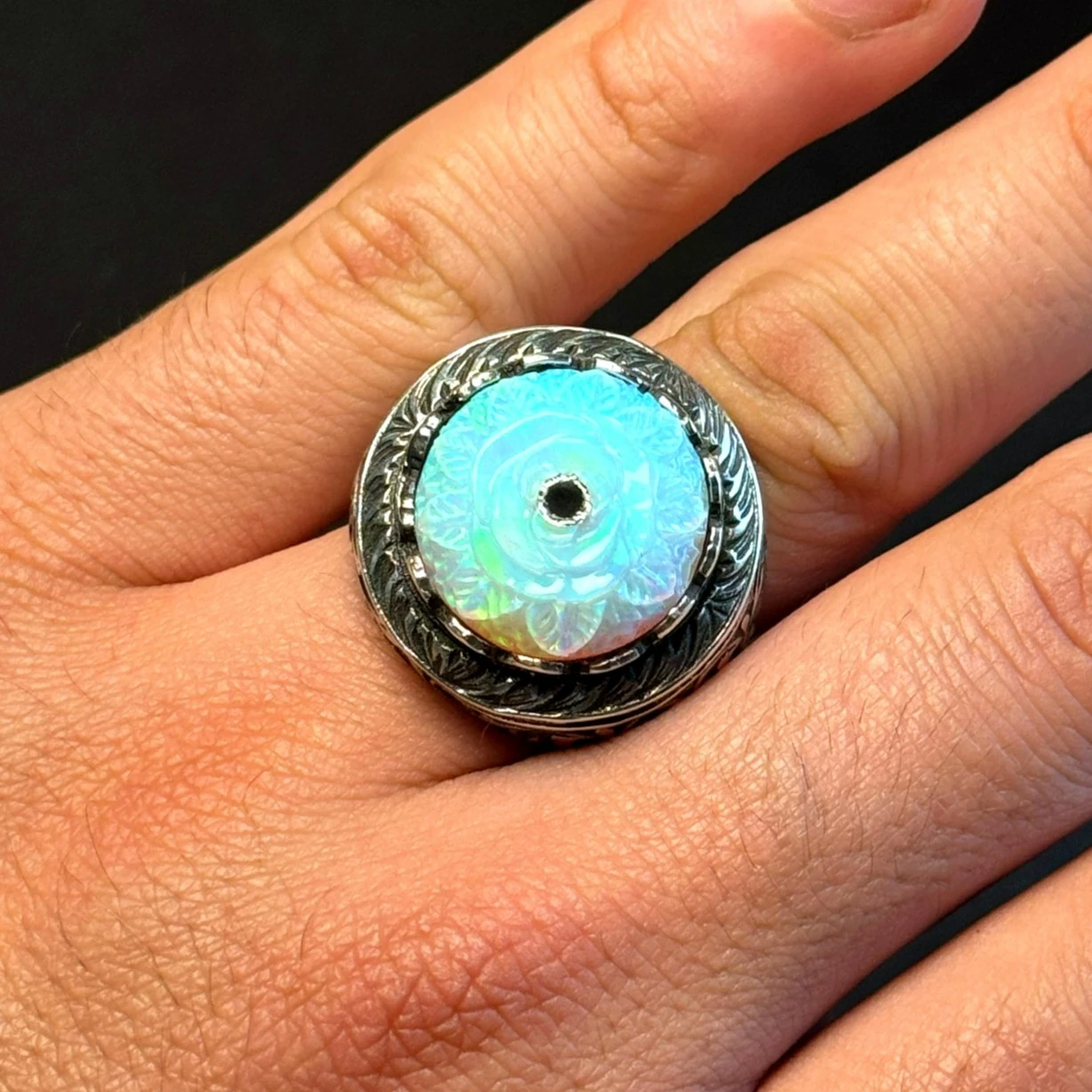 Beyaz Opal Oyma Nakkaş İşçiliği 925 Ayar Gümüş Yüzük