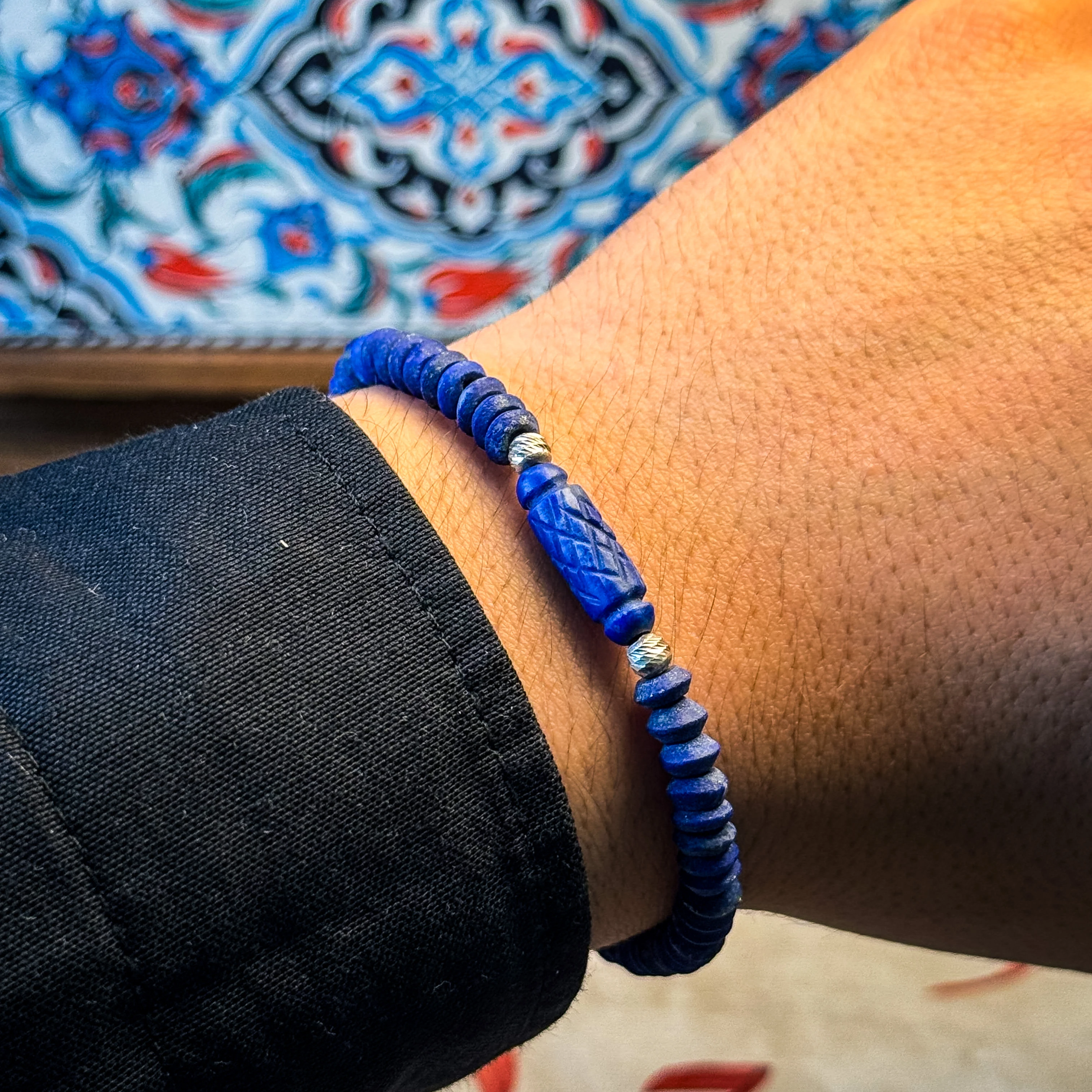El İşçiliği Gravür Desenli Lapis Lazuli Doğaltaş Bileklik – Doğal & Özgün