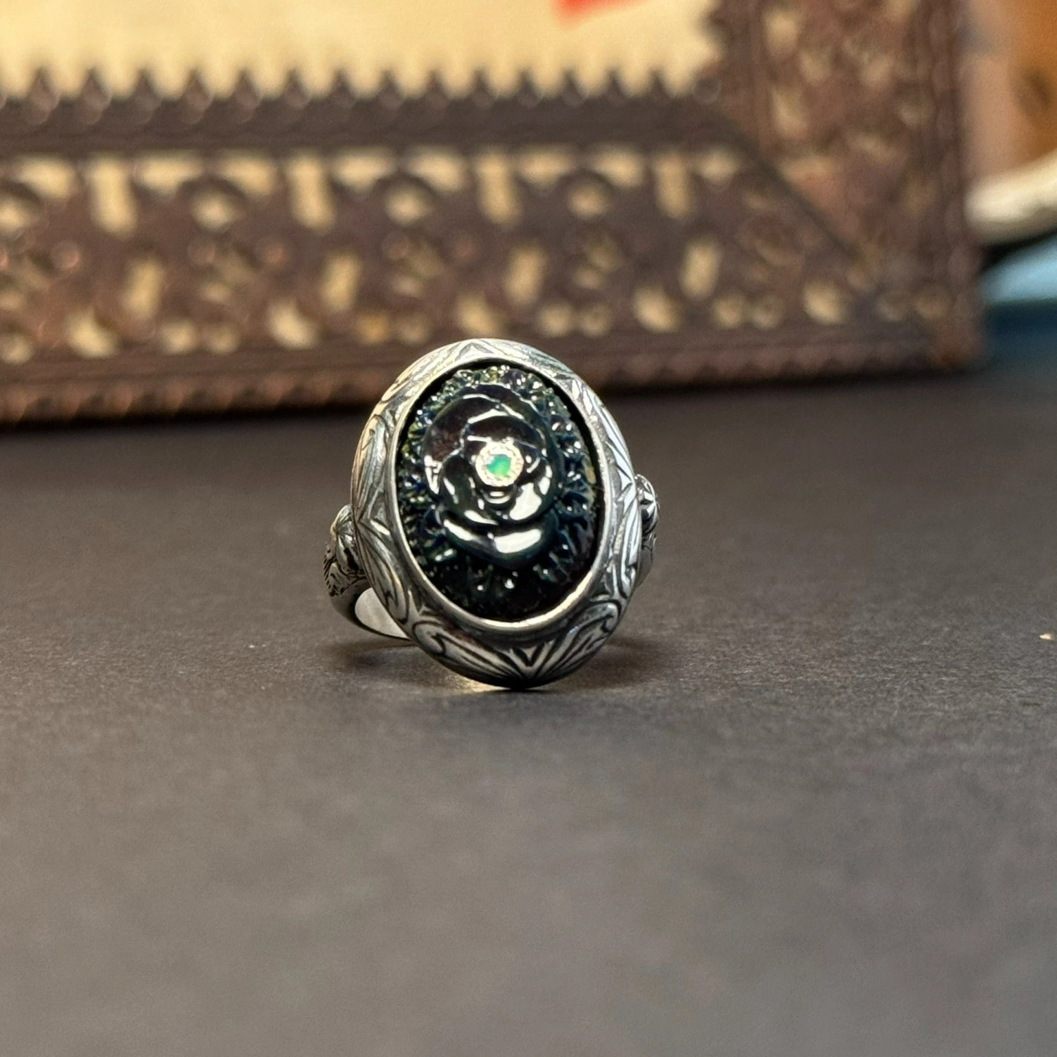 Oyma İşçilikli Siyah Opal Taşlı 925 Ayar Gümüş Yüzük