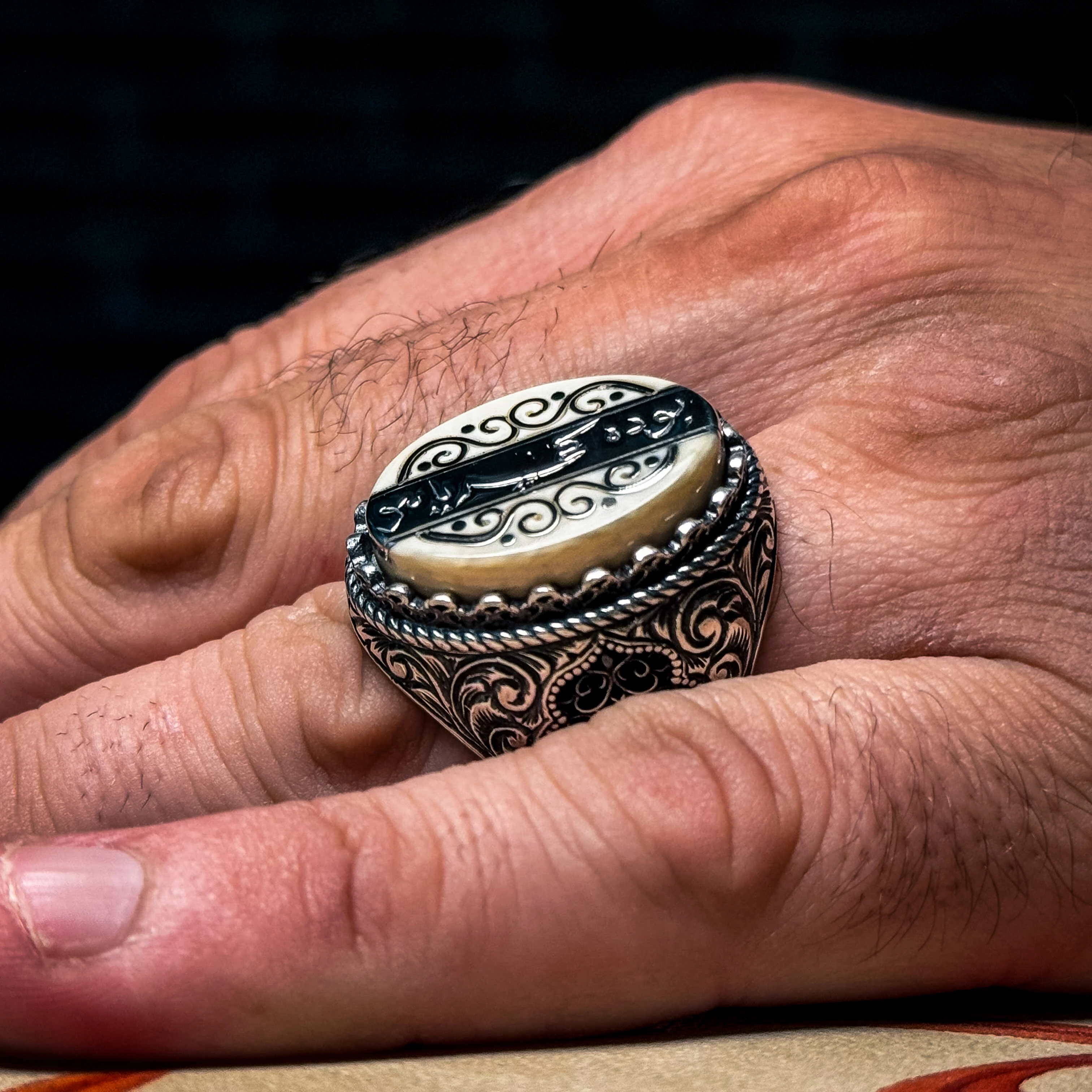 Bu Da Geçer Ya Hu Yazılı Kalem ve Telkari İşçilikli 925 Ayar Gümüş Yüzük