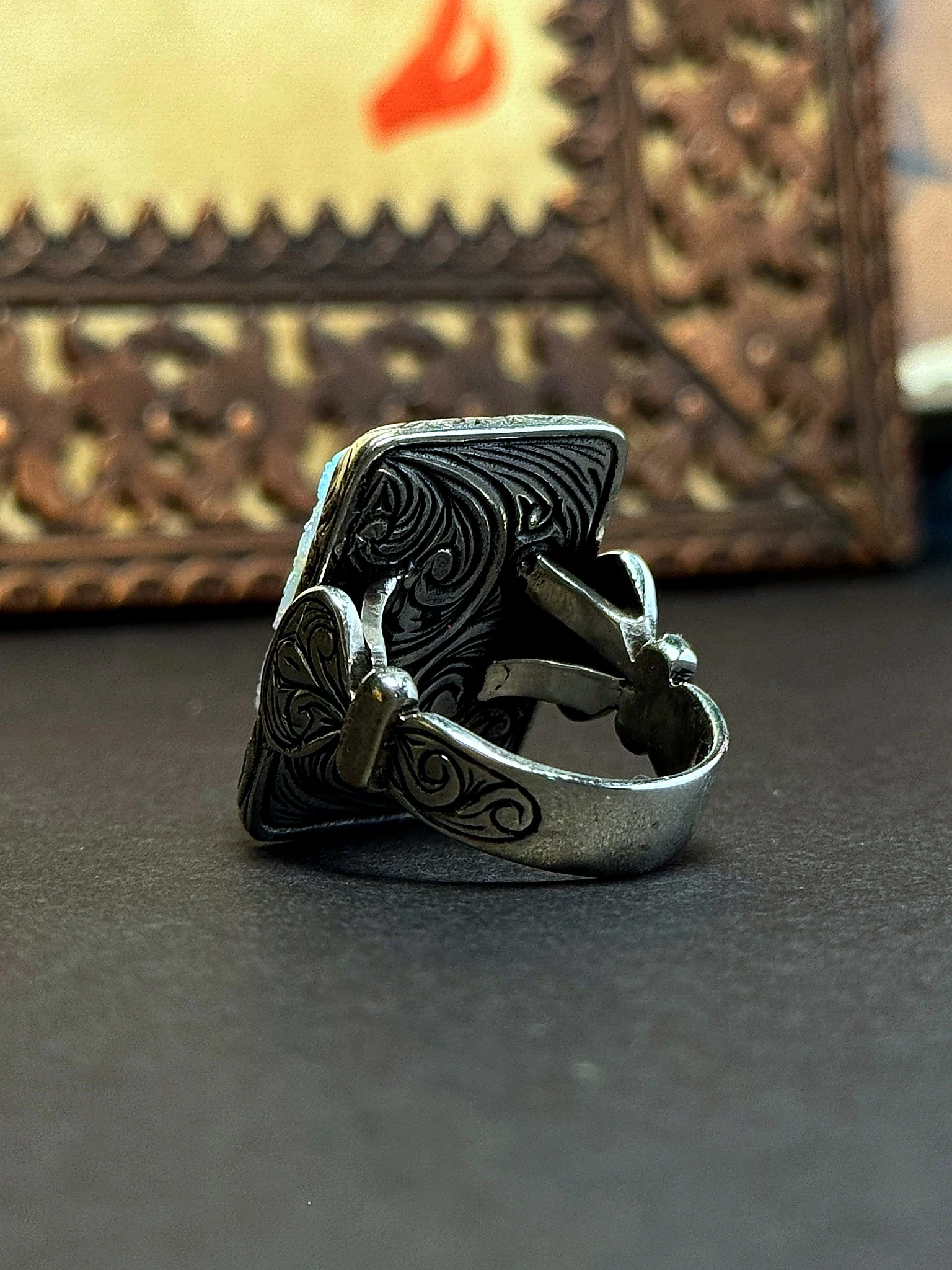 Oyma İşçilikli Siyah Opal Taşlı Dikdörtgen Model 925 Ayar Gümüş Yüzük