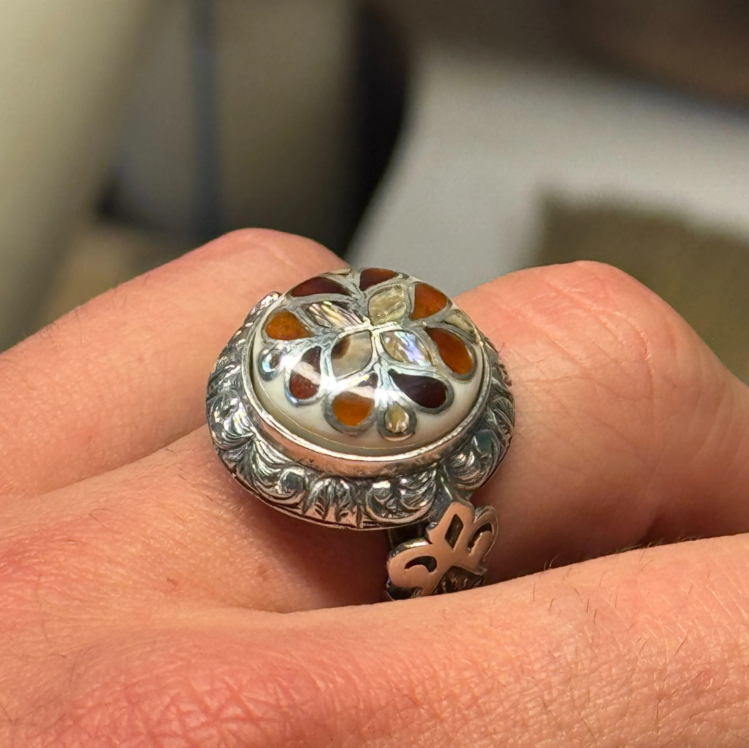 Zamanı Aşan Bir Zarafet - Bağa ve Abalon Sedef Kakma Telkari İşcilikli 925 Ayar Gümüş Yüzük