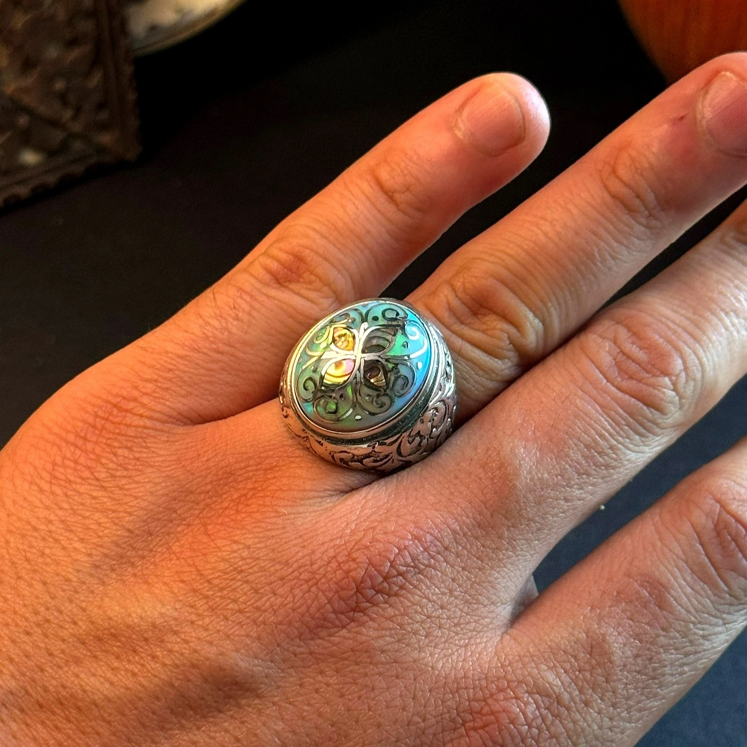 Abalon Sedef Kakma Telkari İşcilikli Beyaz Opal 925 Ayar Gümüş Yüzük