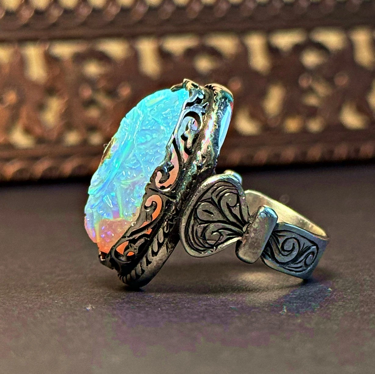 Beyaz Opal Oyma Nakkaş İşçiliği 925 Ayar Gümüş Yüzük