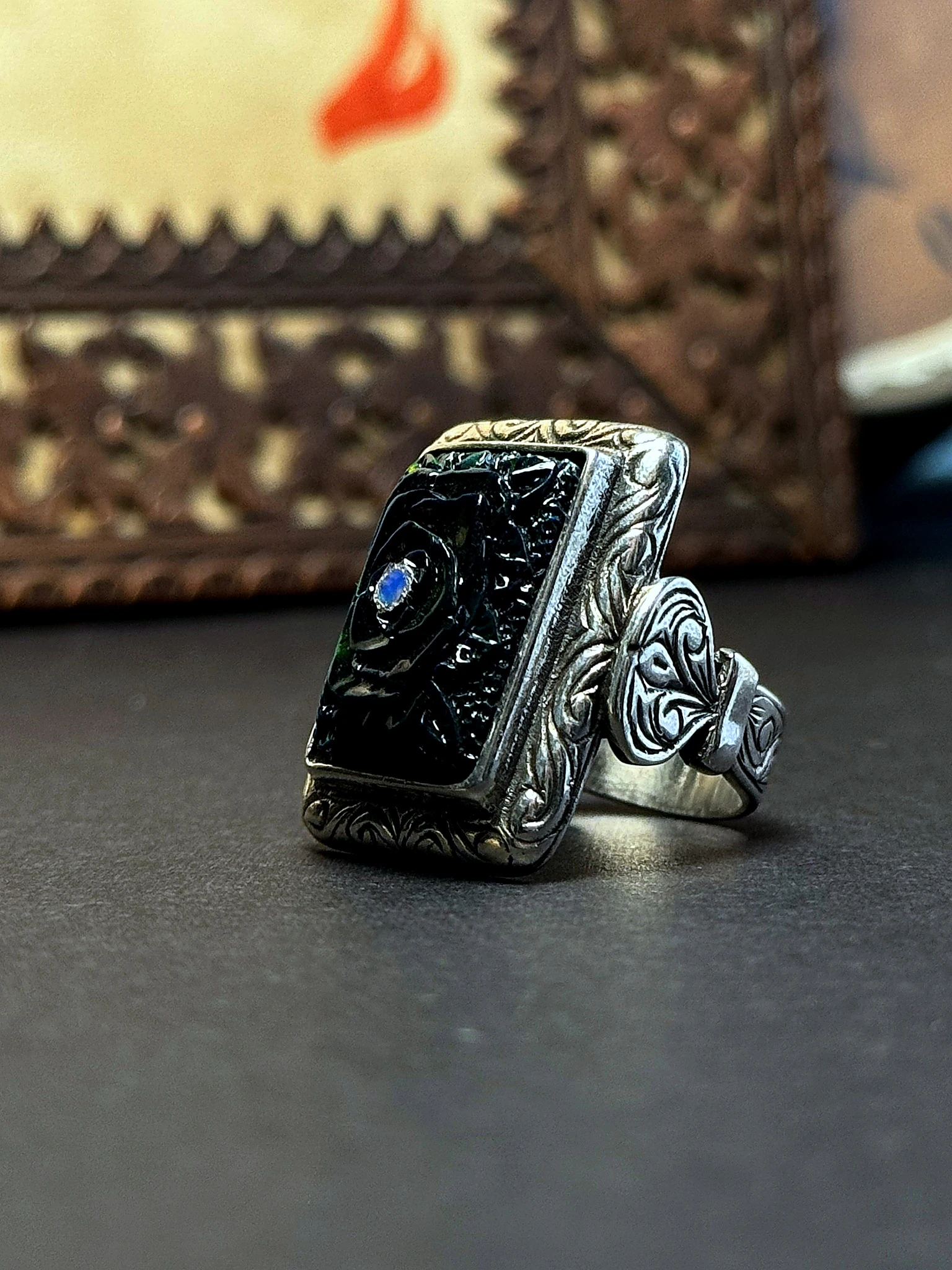 Oyma İşçilikli Siyah Opal Taşlı Dikdörtgen Model 925 Ayar Gümüş Yüzük