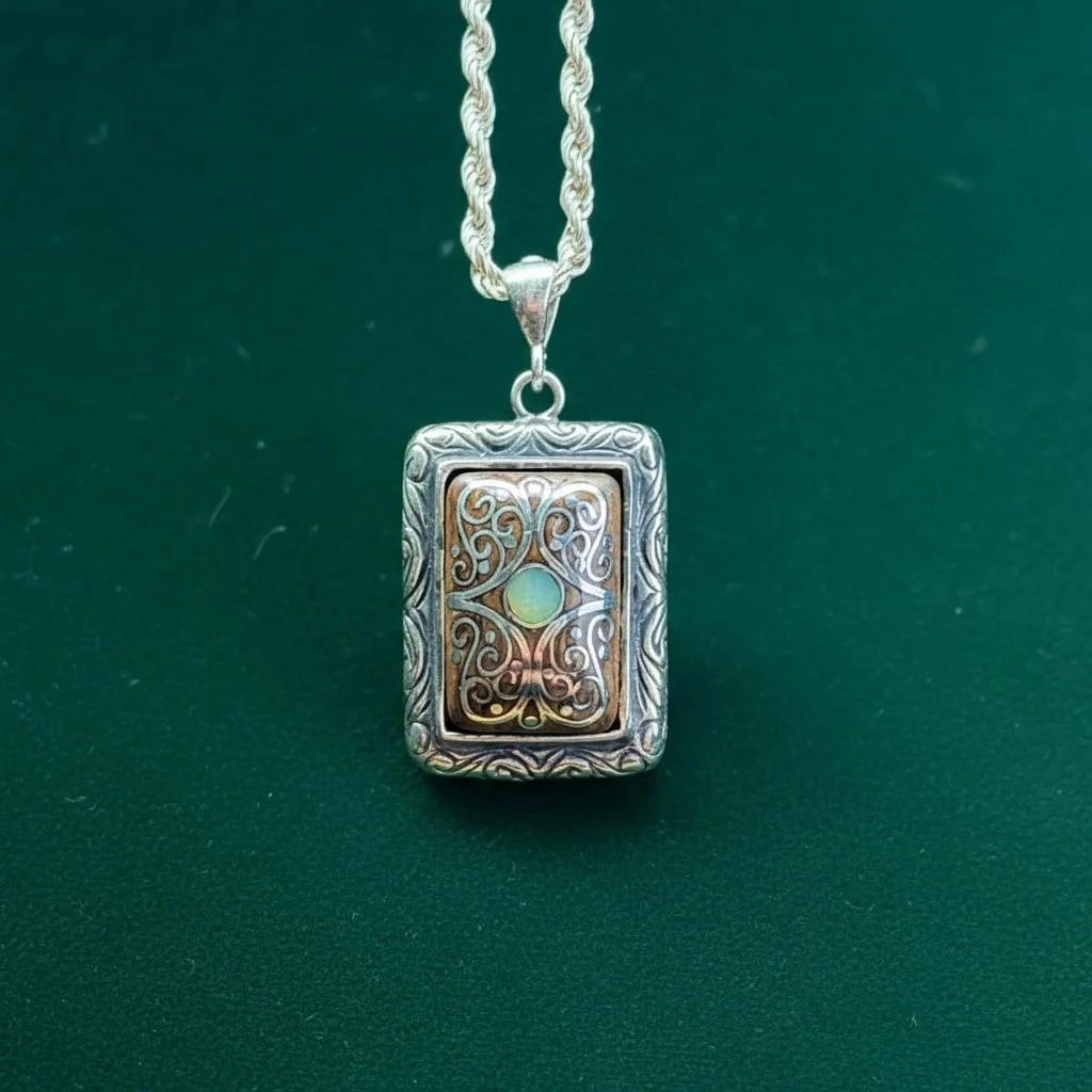 Ceviz Ağacı Üzeri 1000 Ayar Gümüş Telkari & Opal Kakmalı 925 Ayar Gümüş Kolyе