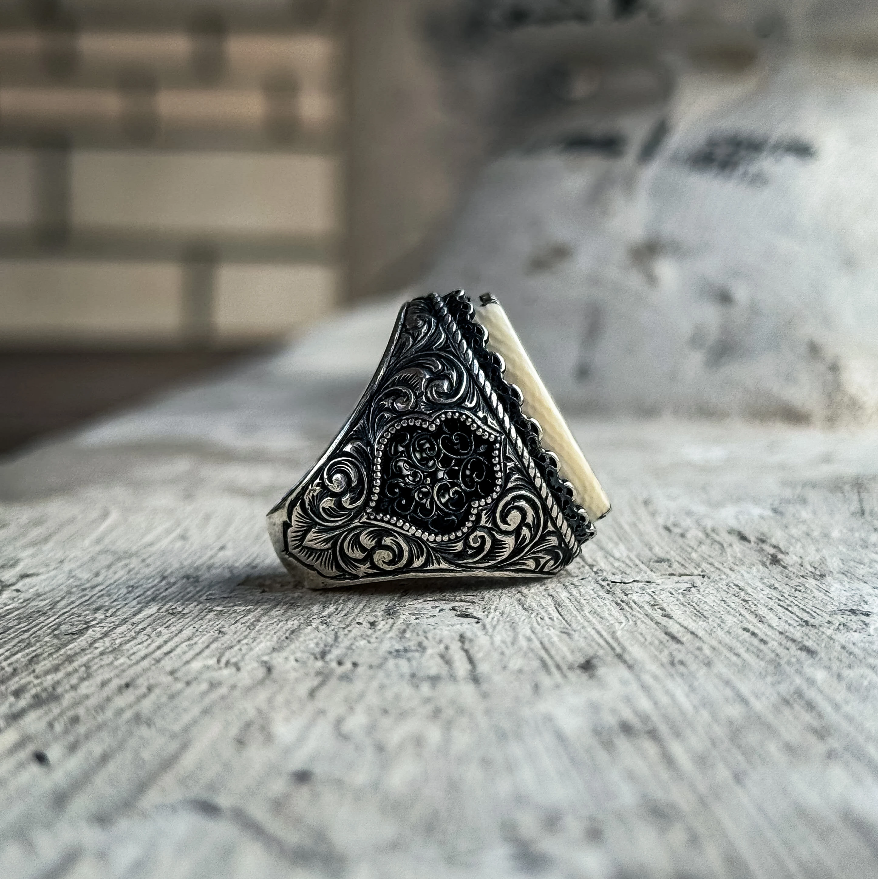 Bu Da Geçer Ya Hu Yazılı Kalem ve Telkari İşçilikli 925 Ayar Gümüş Yüzük