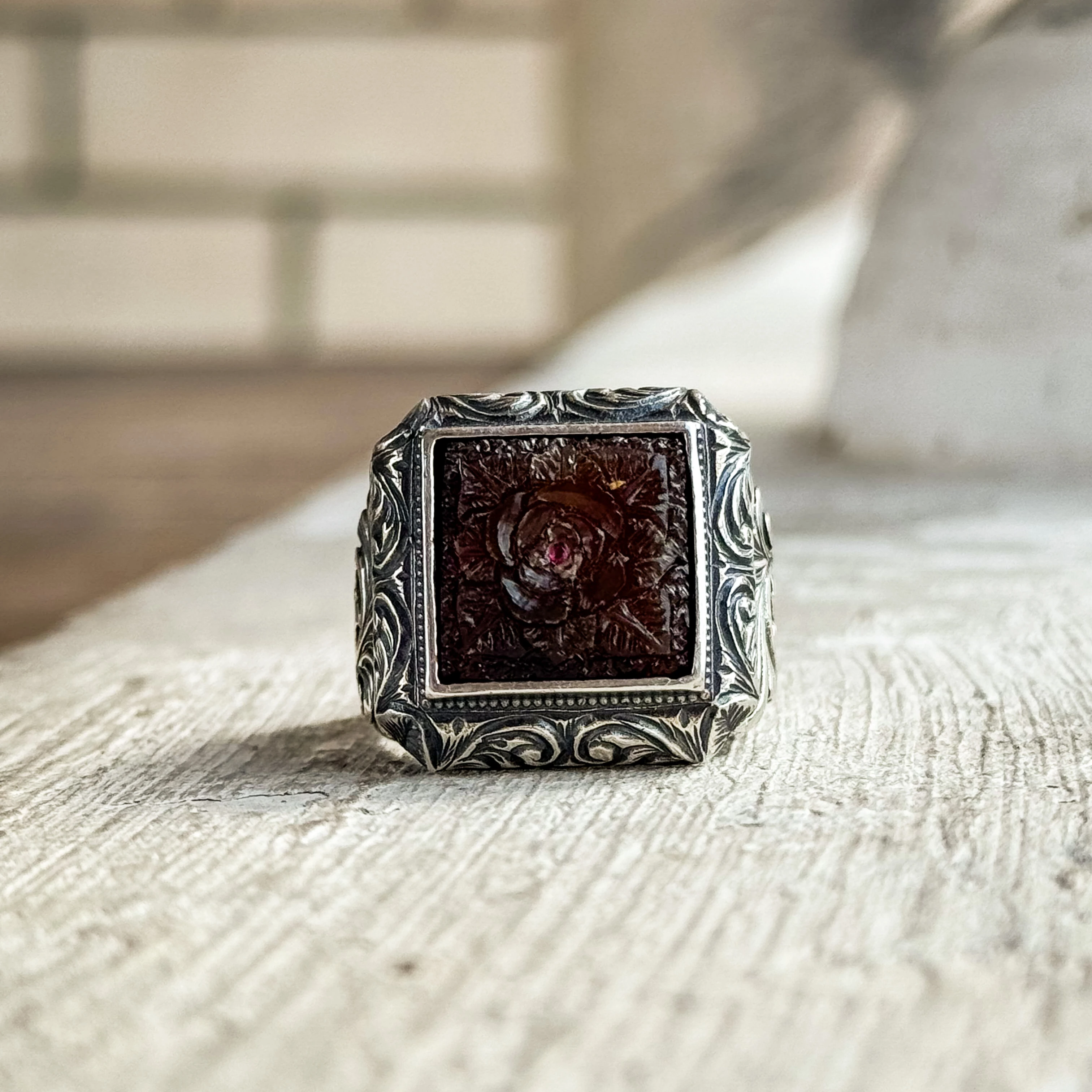 Oyma Nakkaş Taşlı 925 Kalem İşi Motifli Gümüş Yüzük