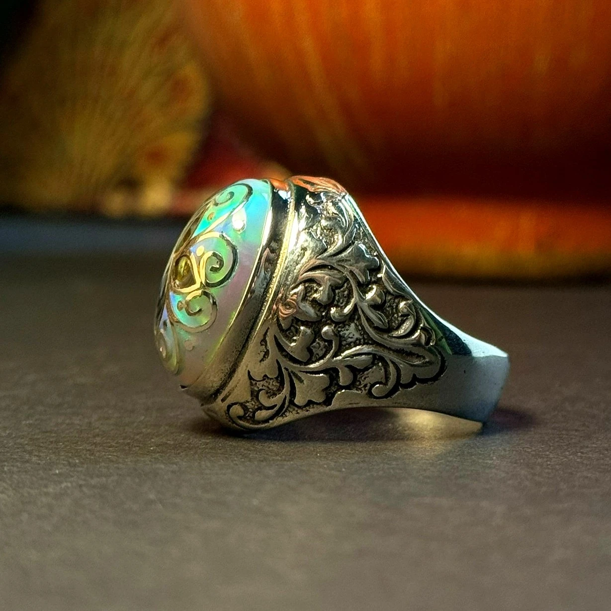 Abalon Sedef Kakma Telkari İşcilikli Beyaz Opal 925 Ayar Gümüş Yüzük